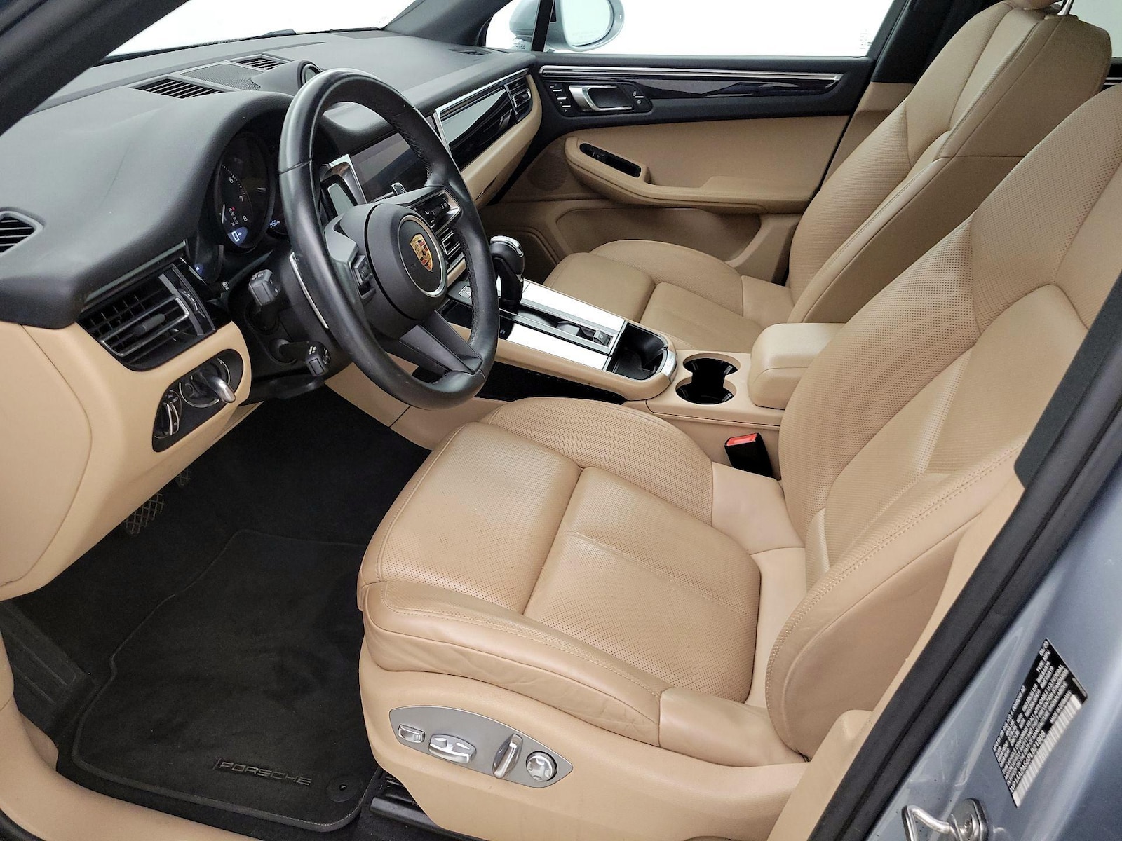 2023 Porsche Macan T - Photo 12
