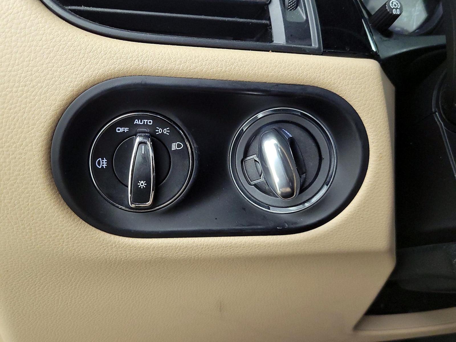 2023 Porsche Macan T - Photo 14