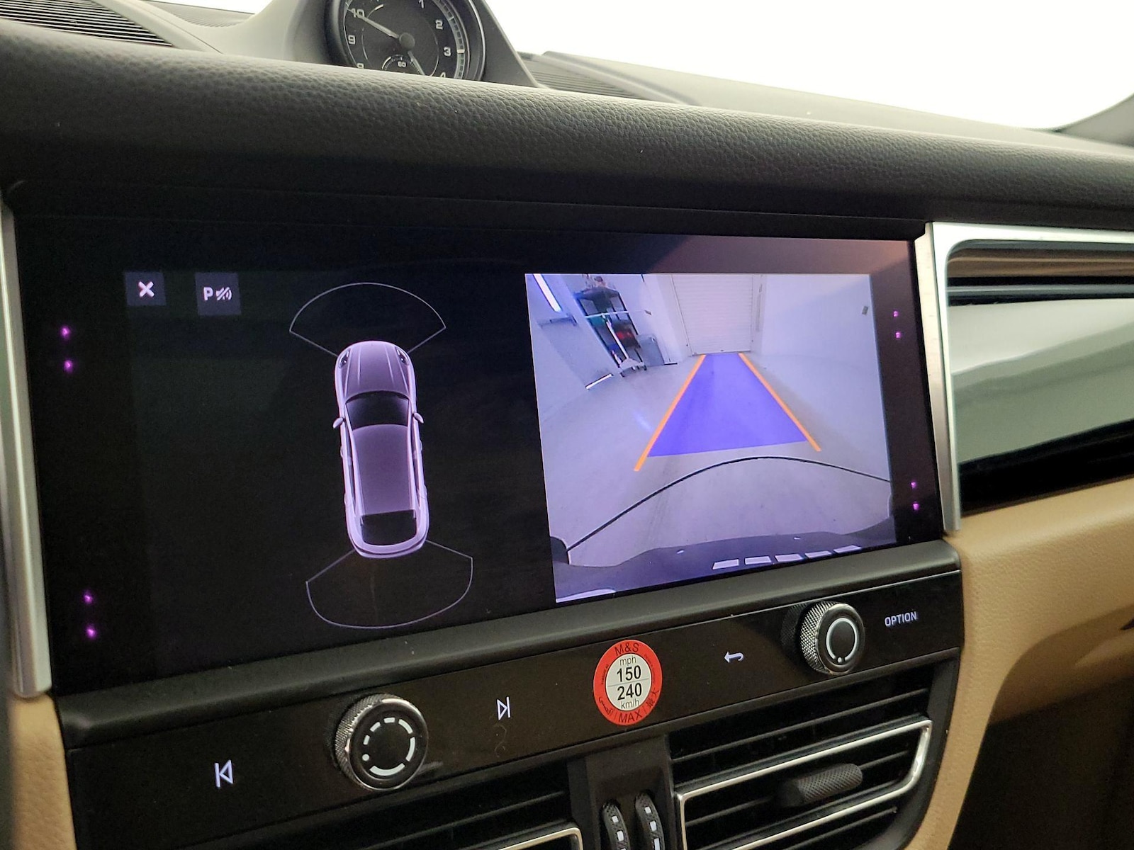 2023 Porsche Macan T - Photo 16