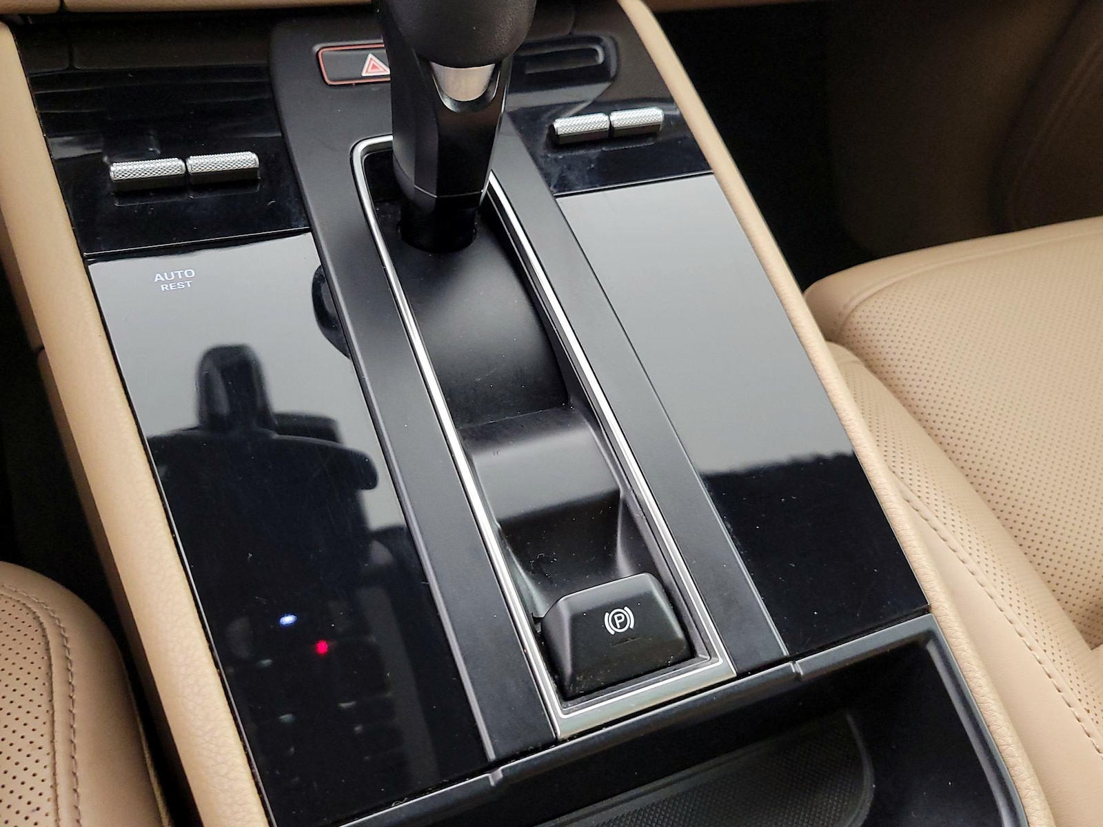 2023 Porsche Macan T - Photo 18