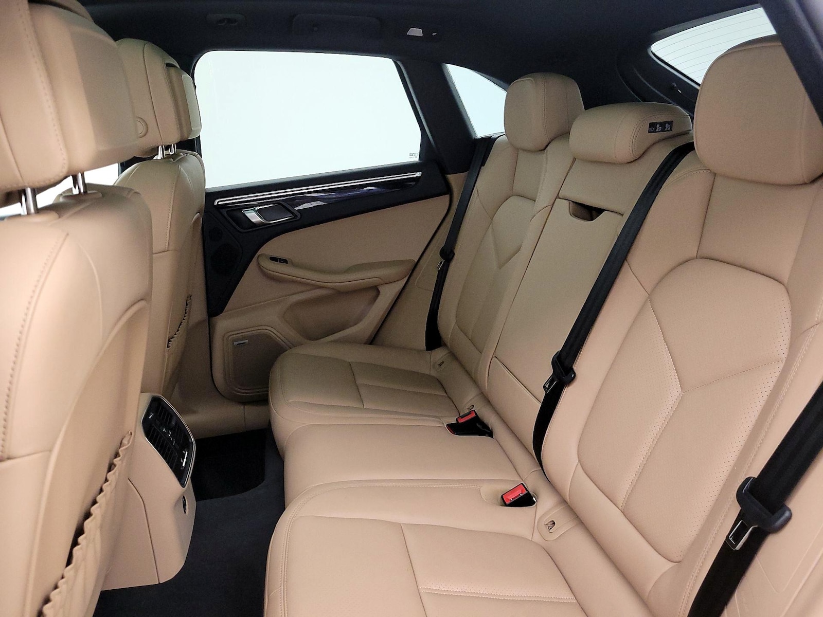 2023 Porsche Macan T - Photo 22