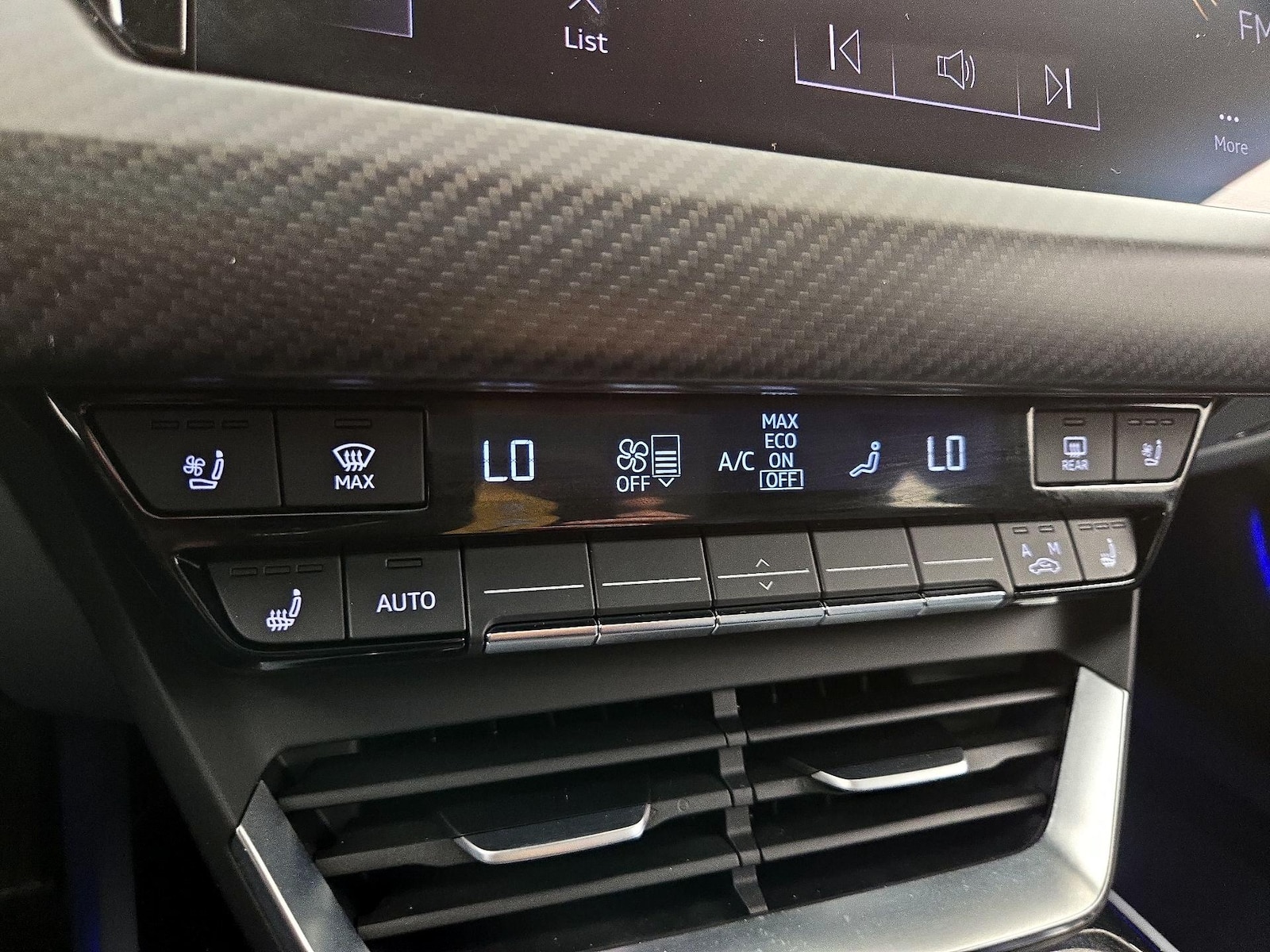 2024 Audi e-tron GT Prestige - Photo 18