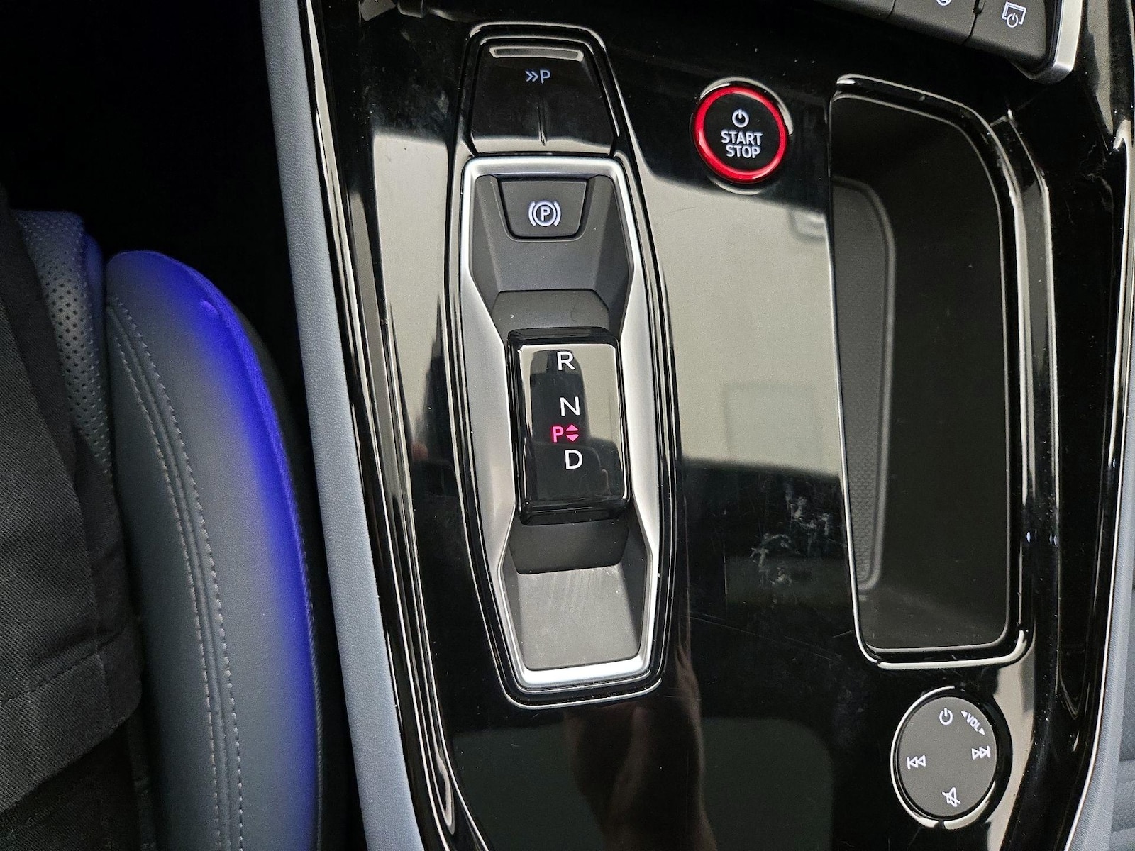 2024 Audi e-tron GT Prestige - Photo 19