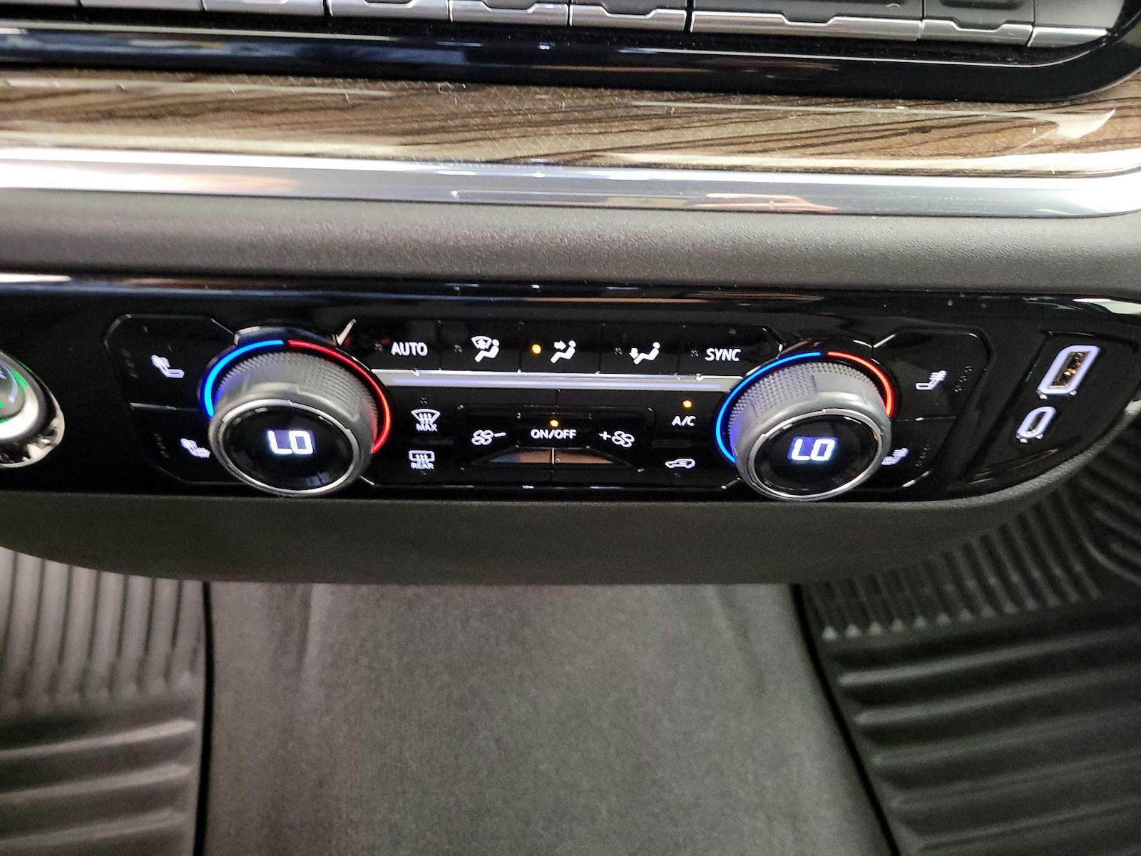 2024 Chevrolet Silverado 1500 LT - Photo 18