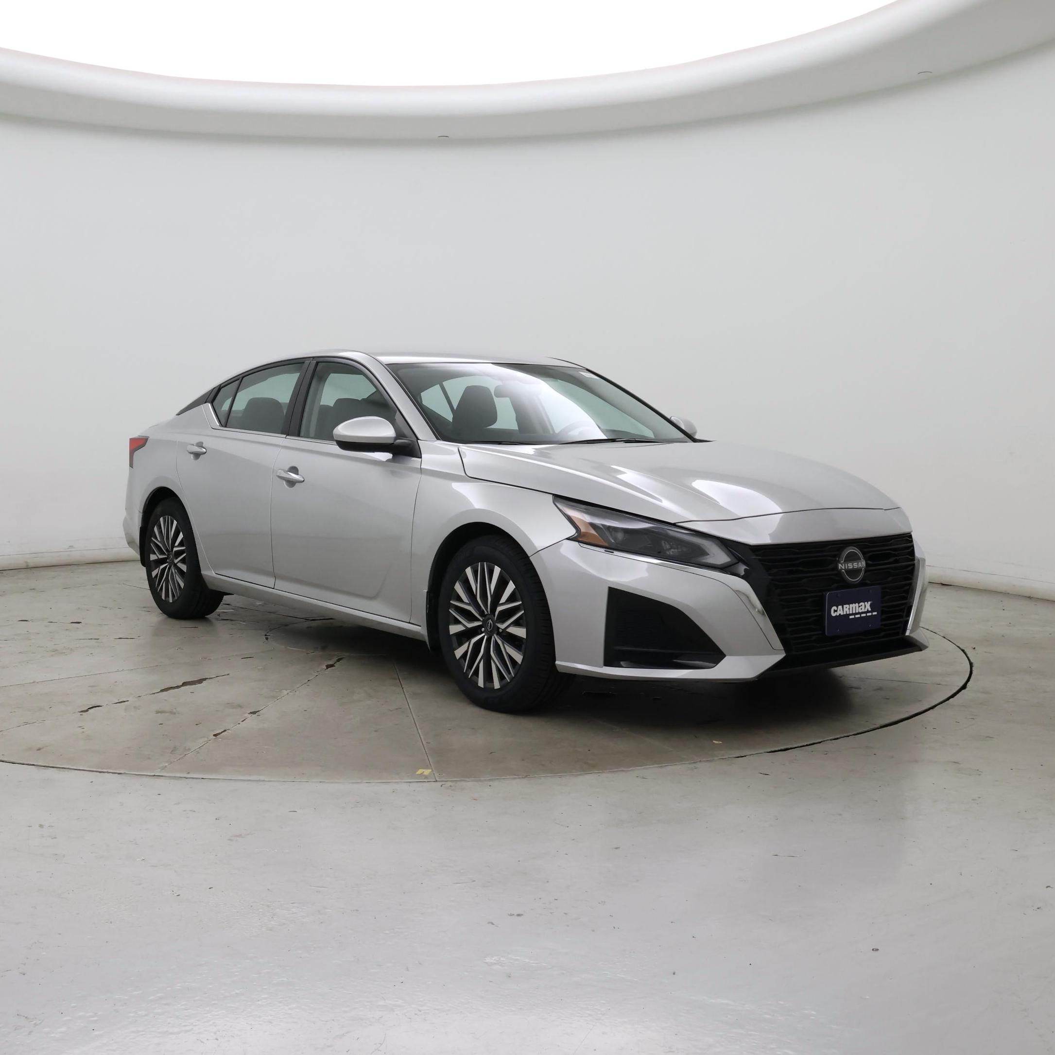 Silver 2023 Nissan Altima Sedan Front-Wheel Drive Automatic