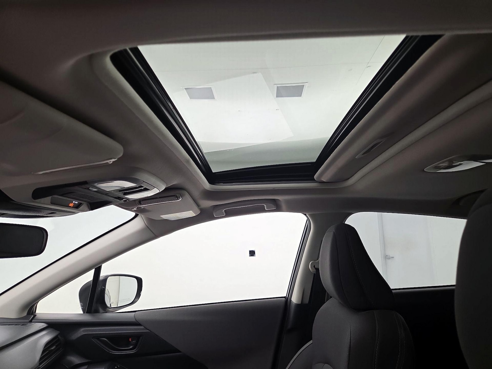 Sunroof(s) & Overhead Airbags