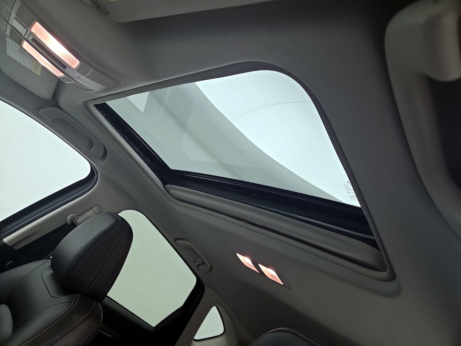 Sunroof(s) & Overhead Airbags