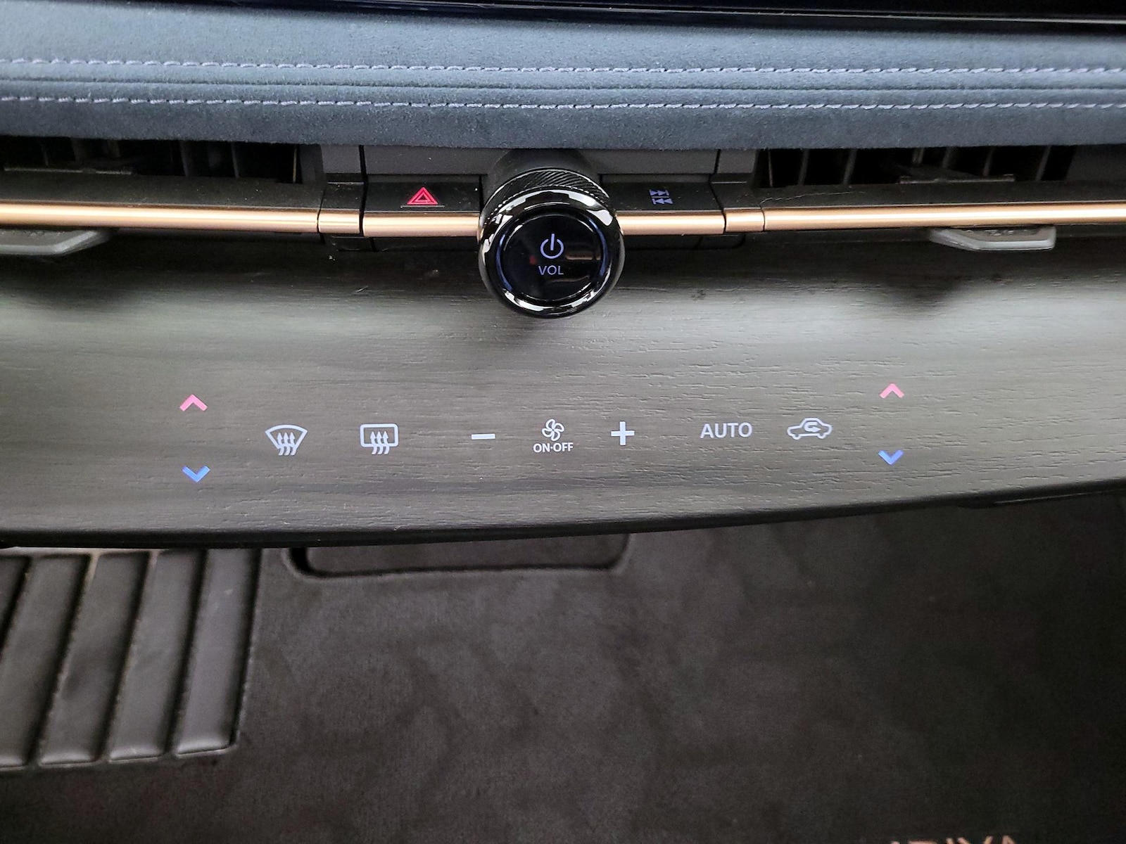2023 Nissan Ariya Platinum+ - Photo 18