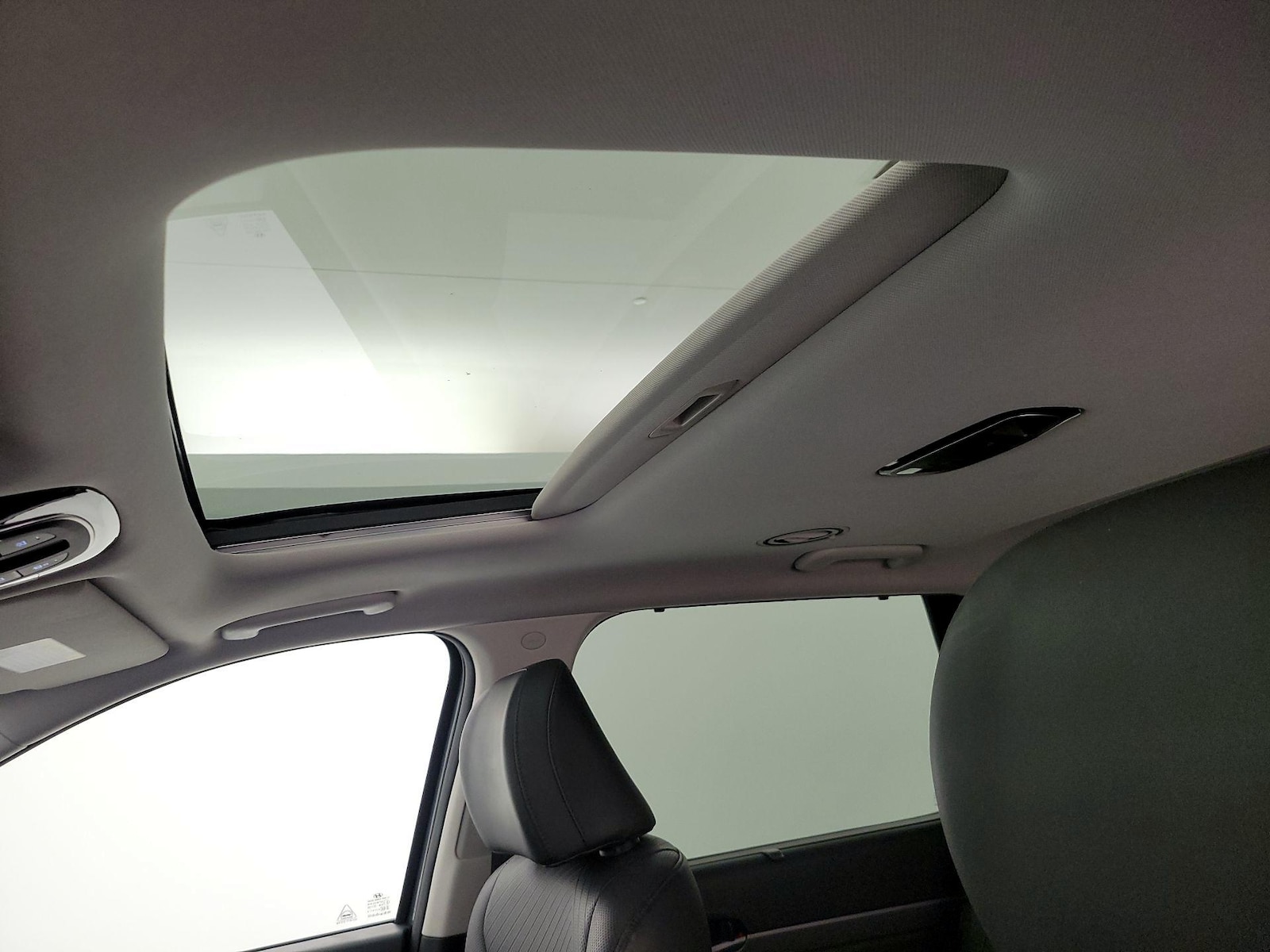 Sunroof(s) & Overhead Airbags