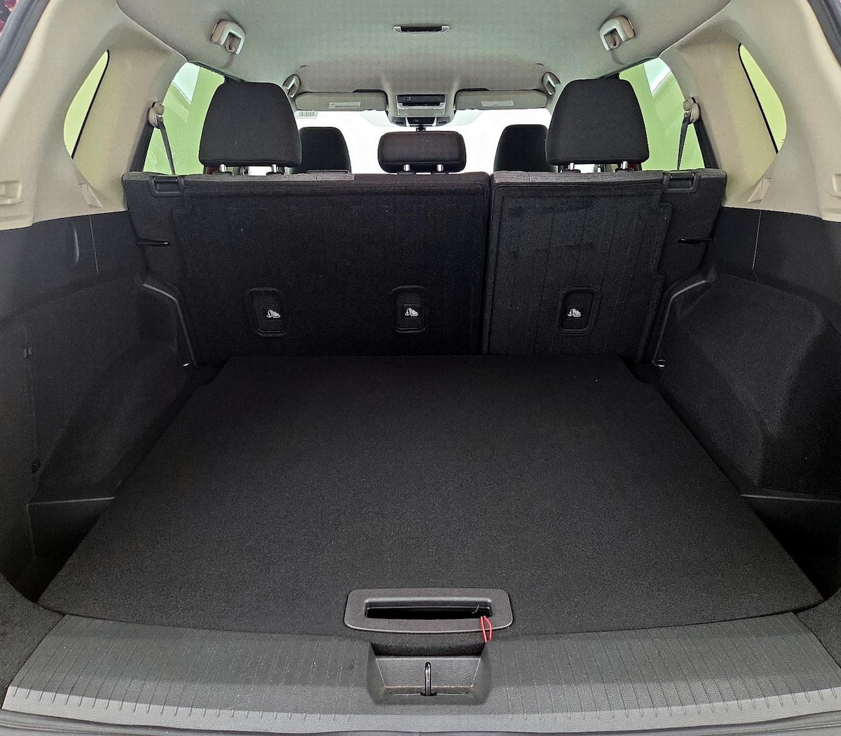 Trunk/Cargo (Seats Up)