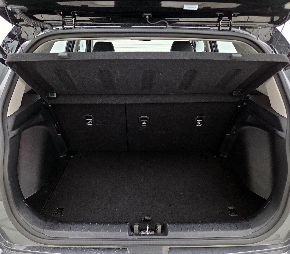 Trunk/Cargo (Seats Up)