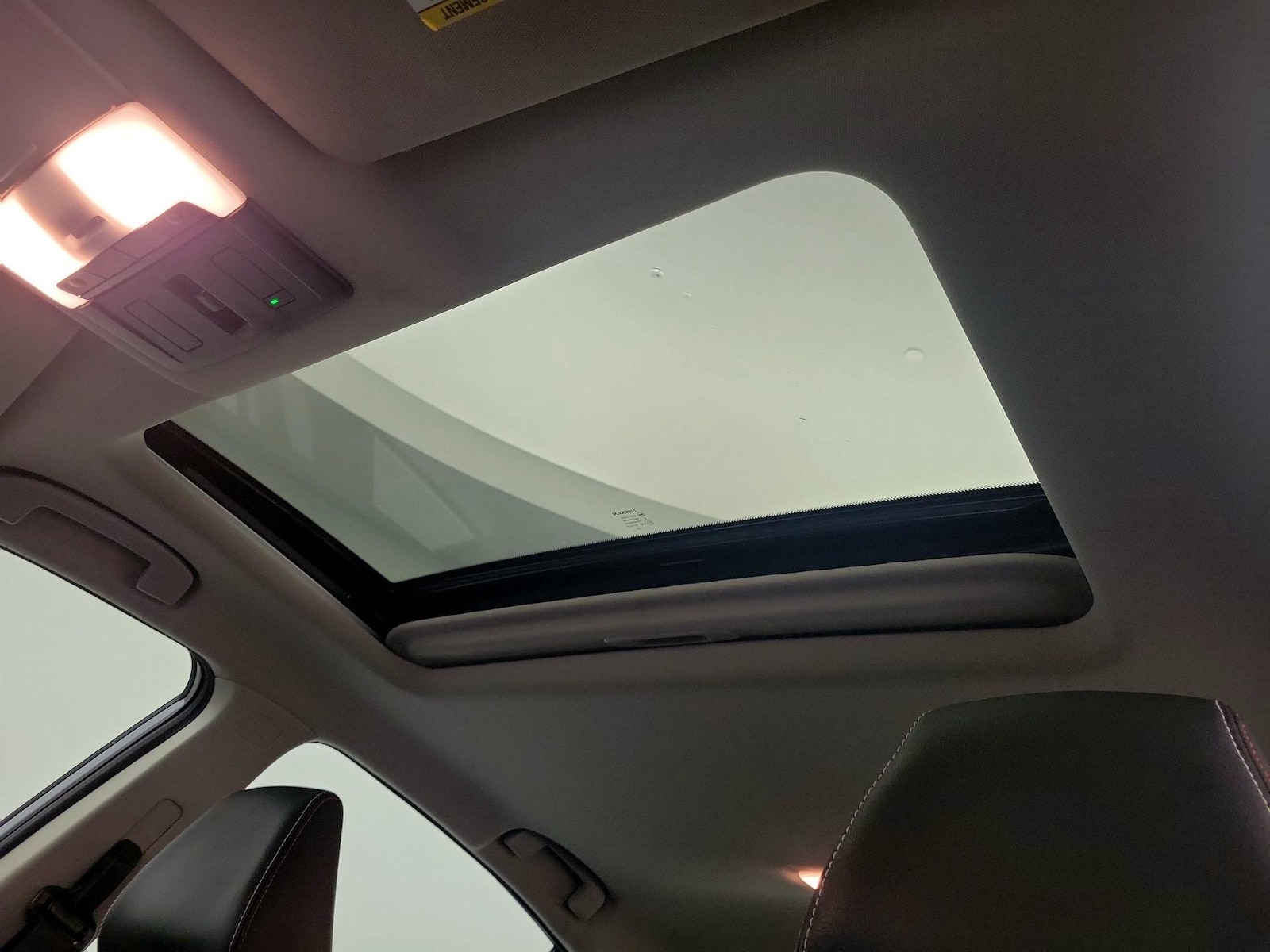 Sunroof(s) & Overhead Airbags