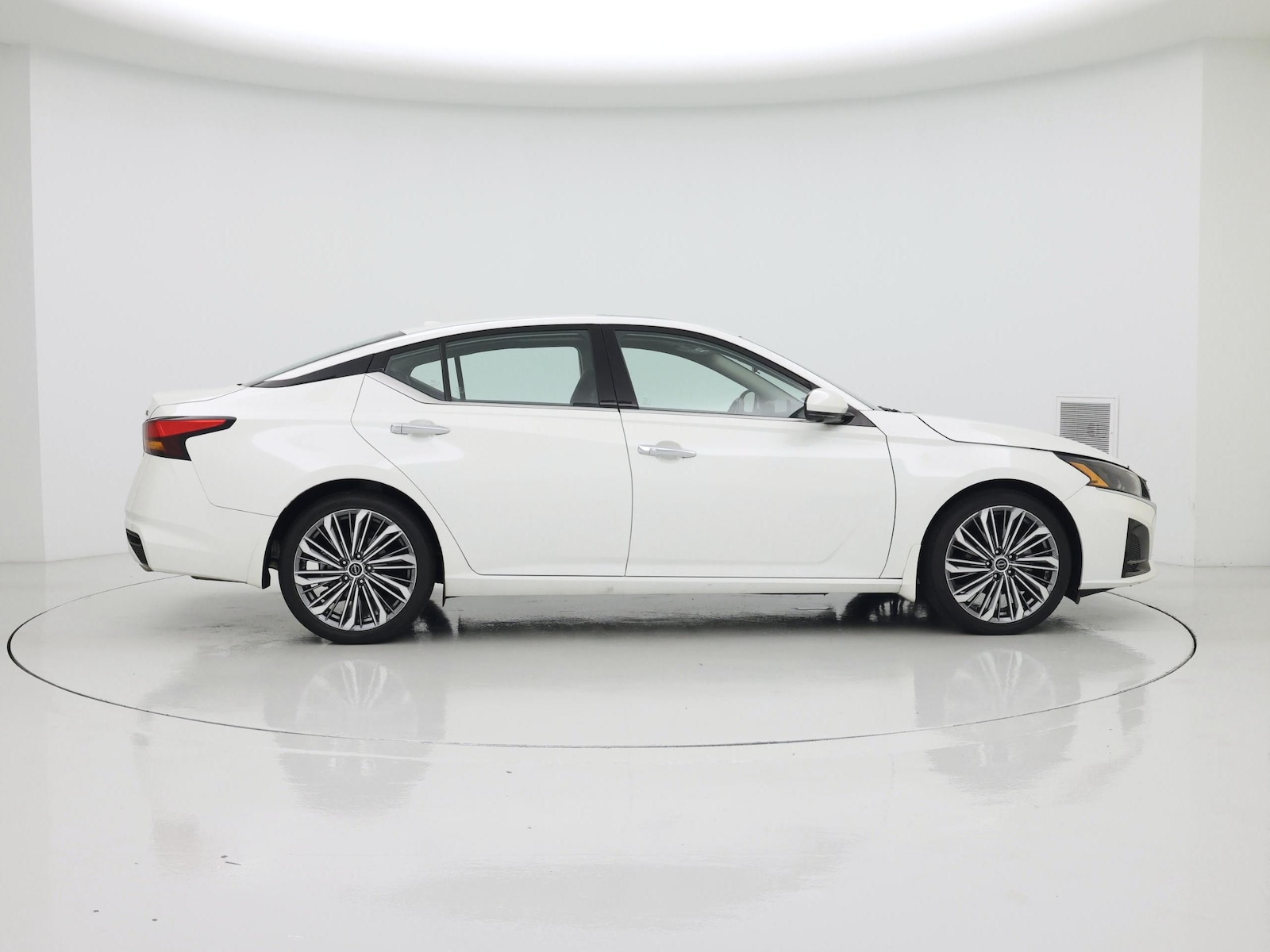 2024 Nissan Altima SL - Photo 8