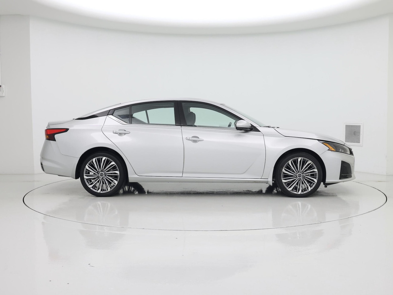 2023 Nissan Altima SL - Photo 8