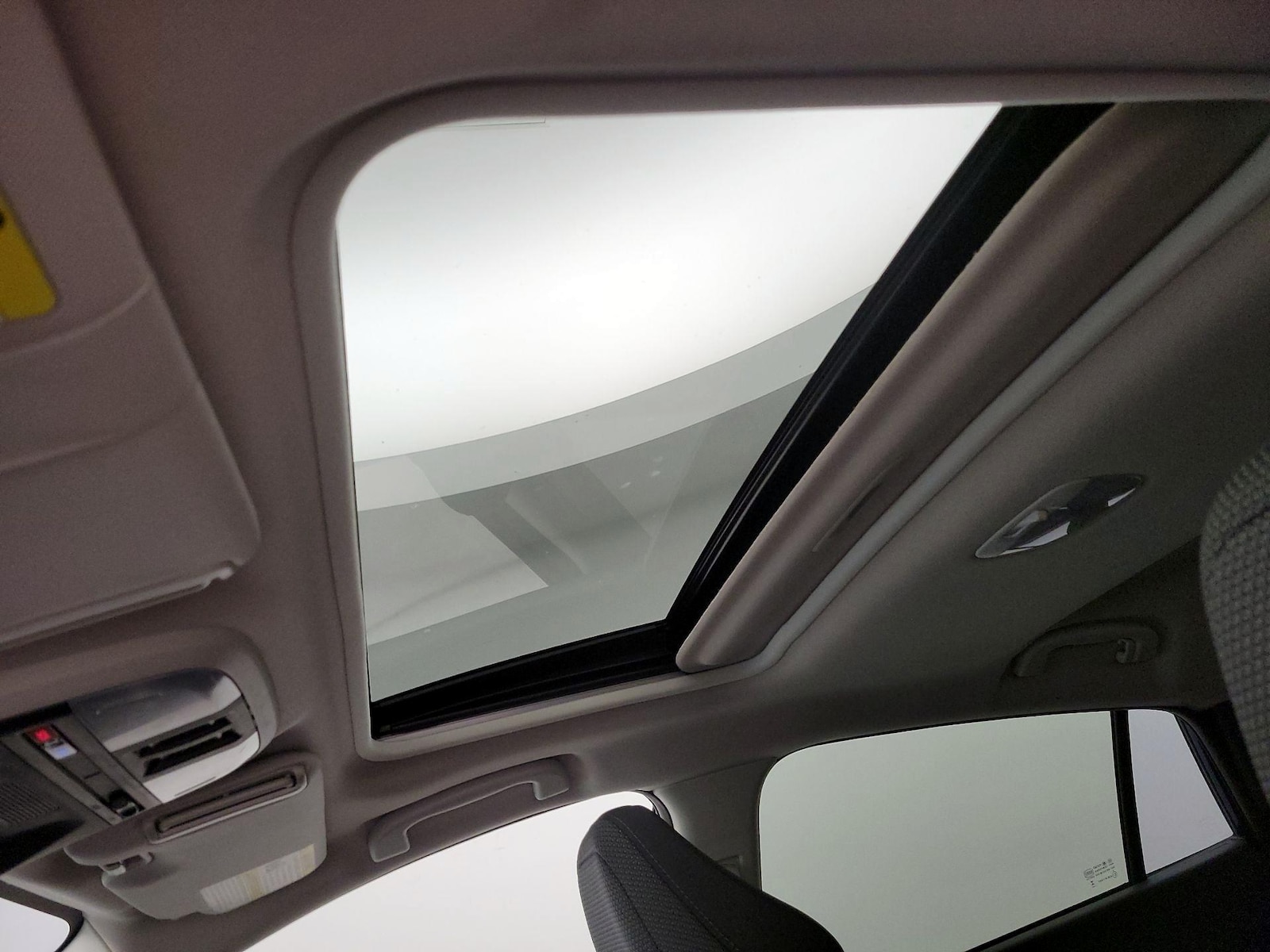 Sunroof(s) & Overhead Airbags