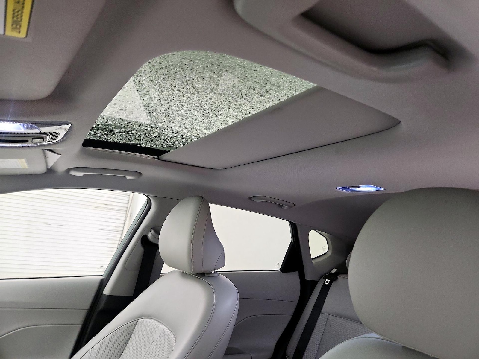 Sunroof(s) & Overhead Airbags