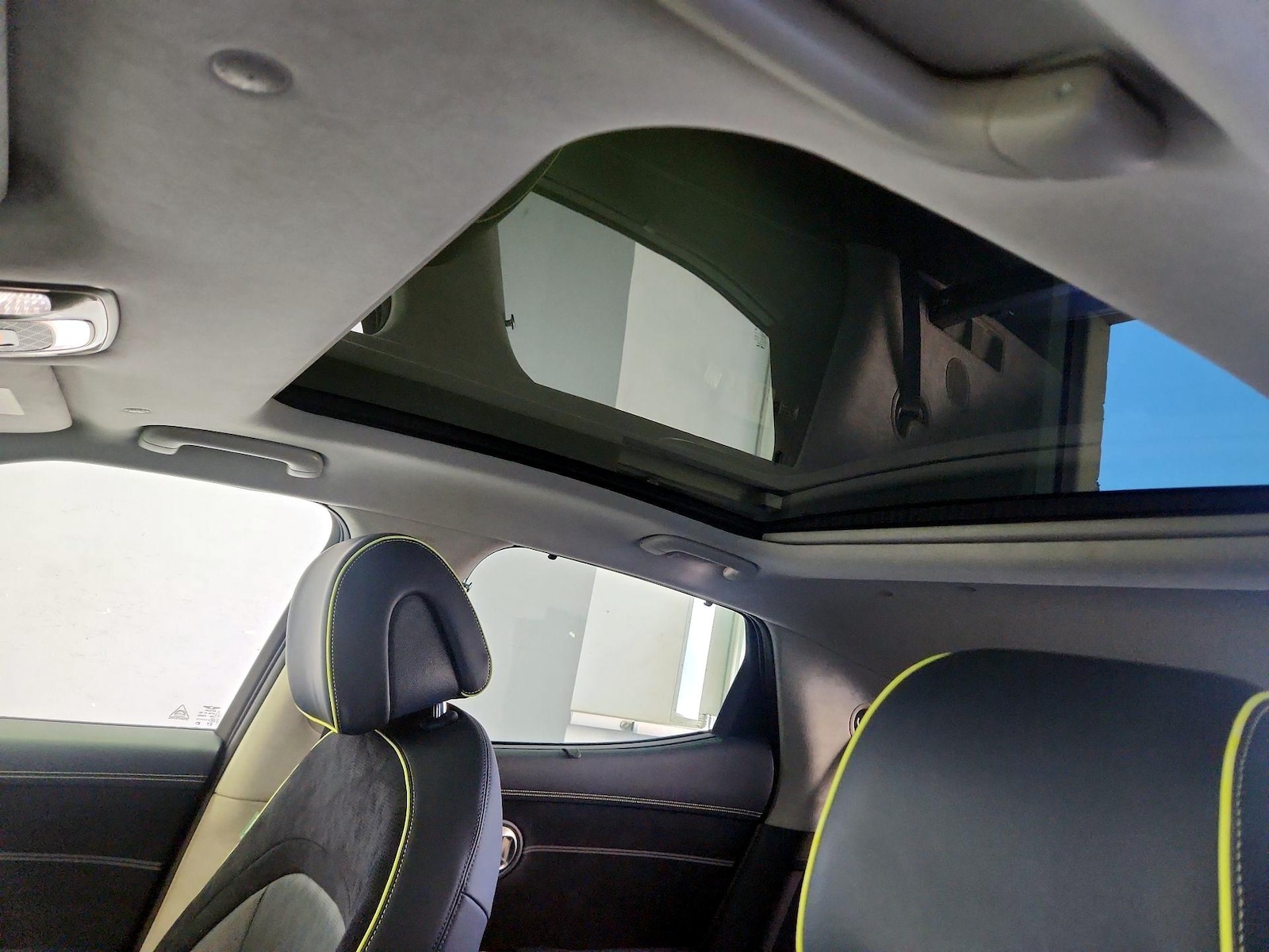 Skylight(s) & Overhead Airbags