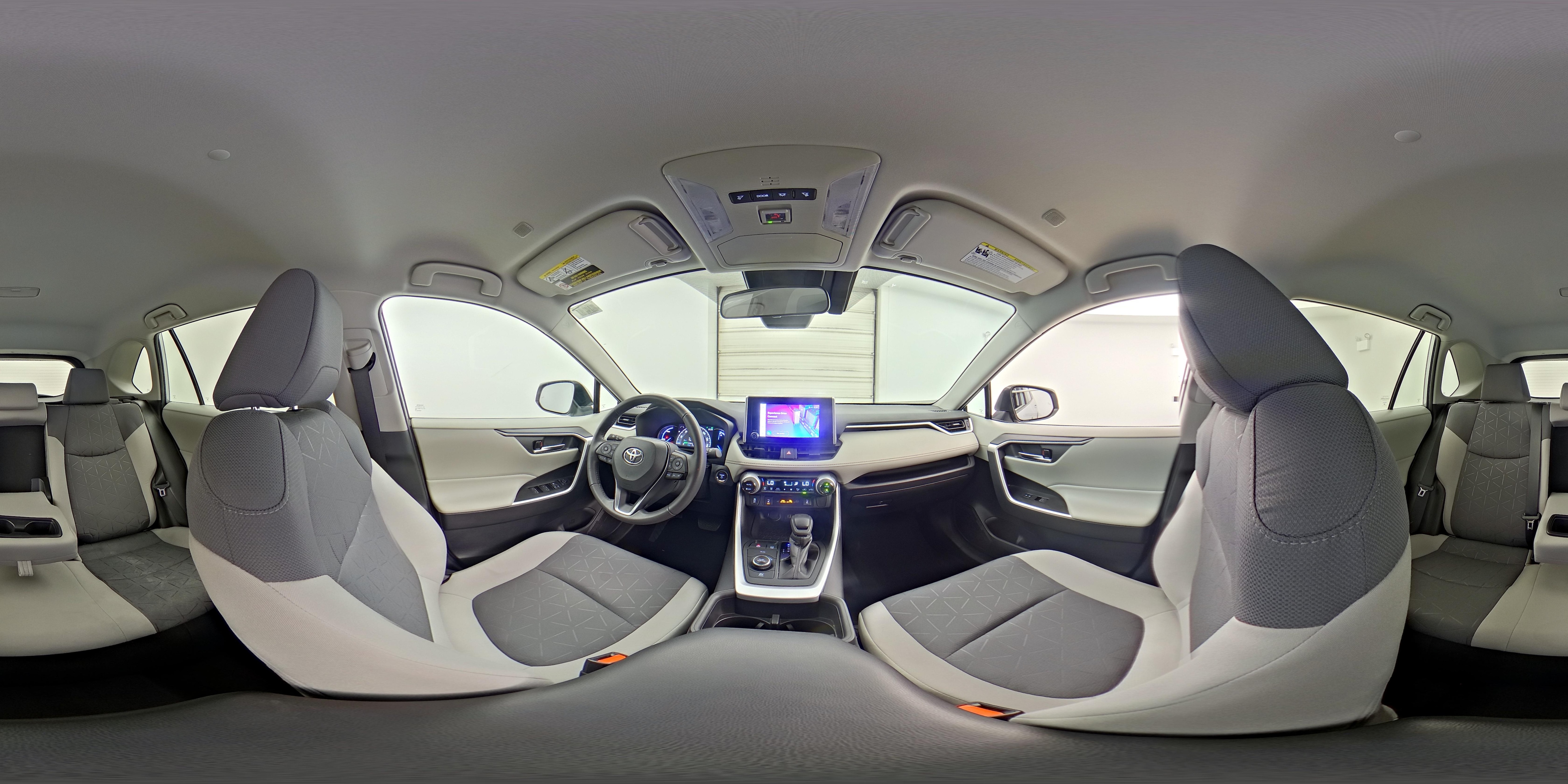 2024 Toyota RAV4 XLE - Photo 24