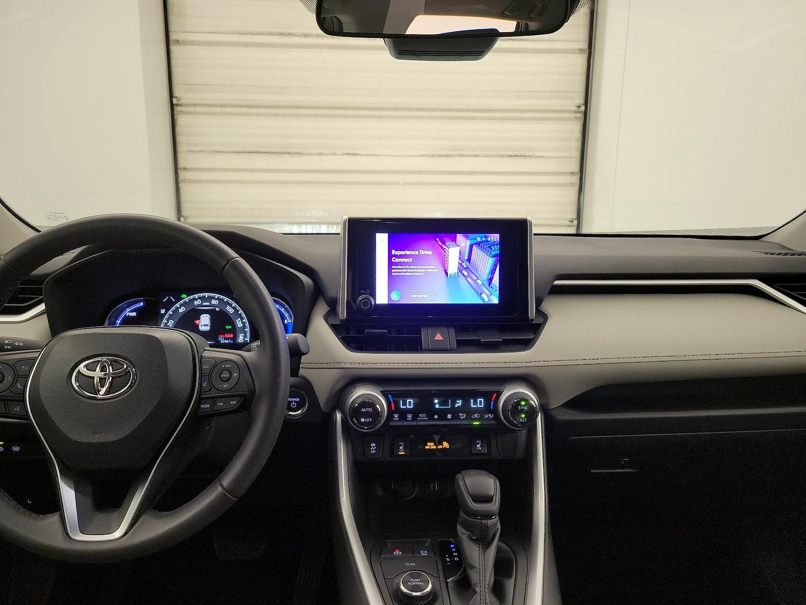 2024 Toyota RAV4 XLE - Photo 10