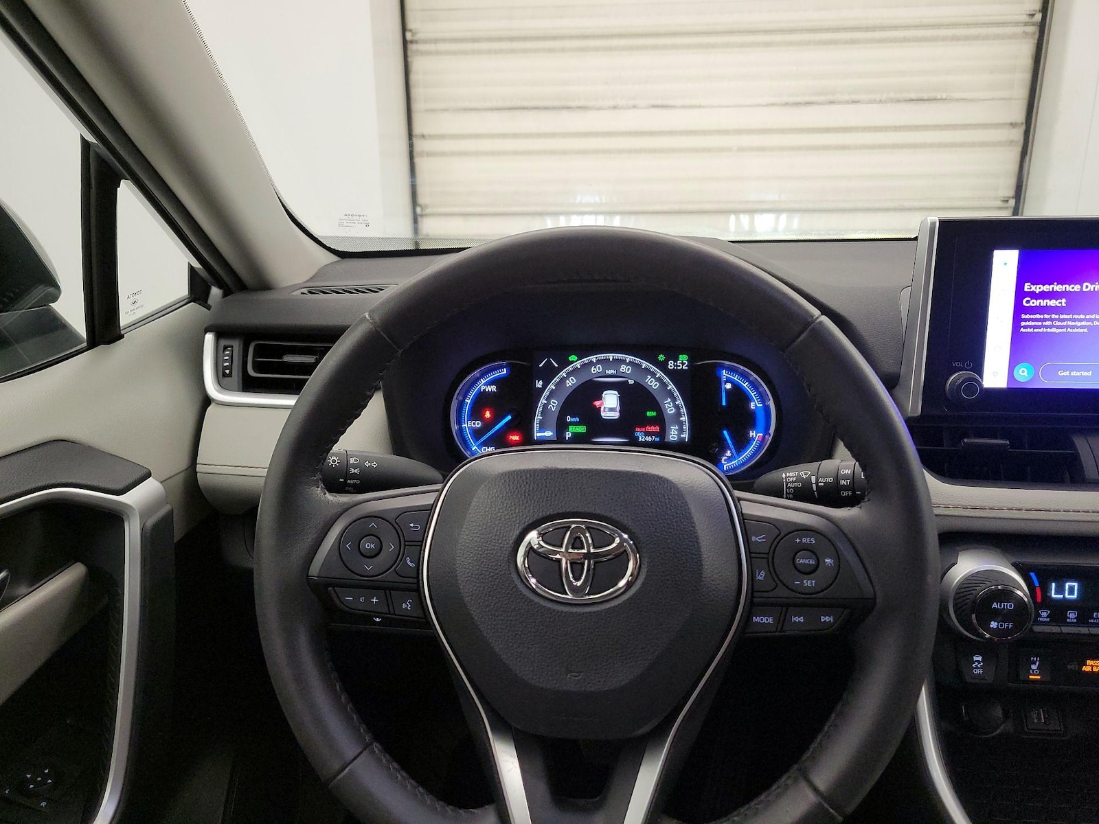 2024 Toyota RAV4 XLE - Photo 11
