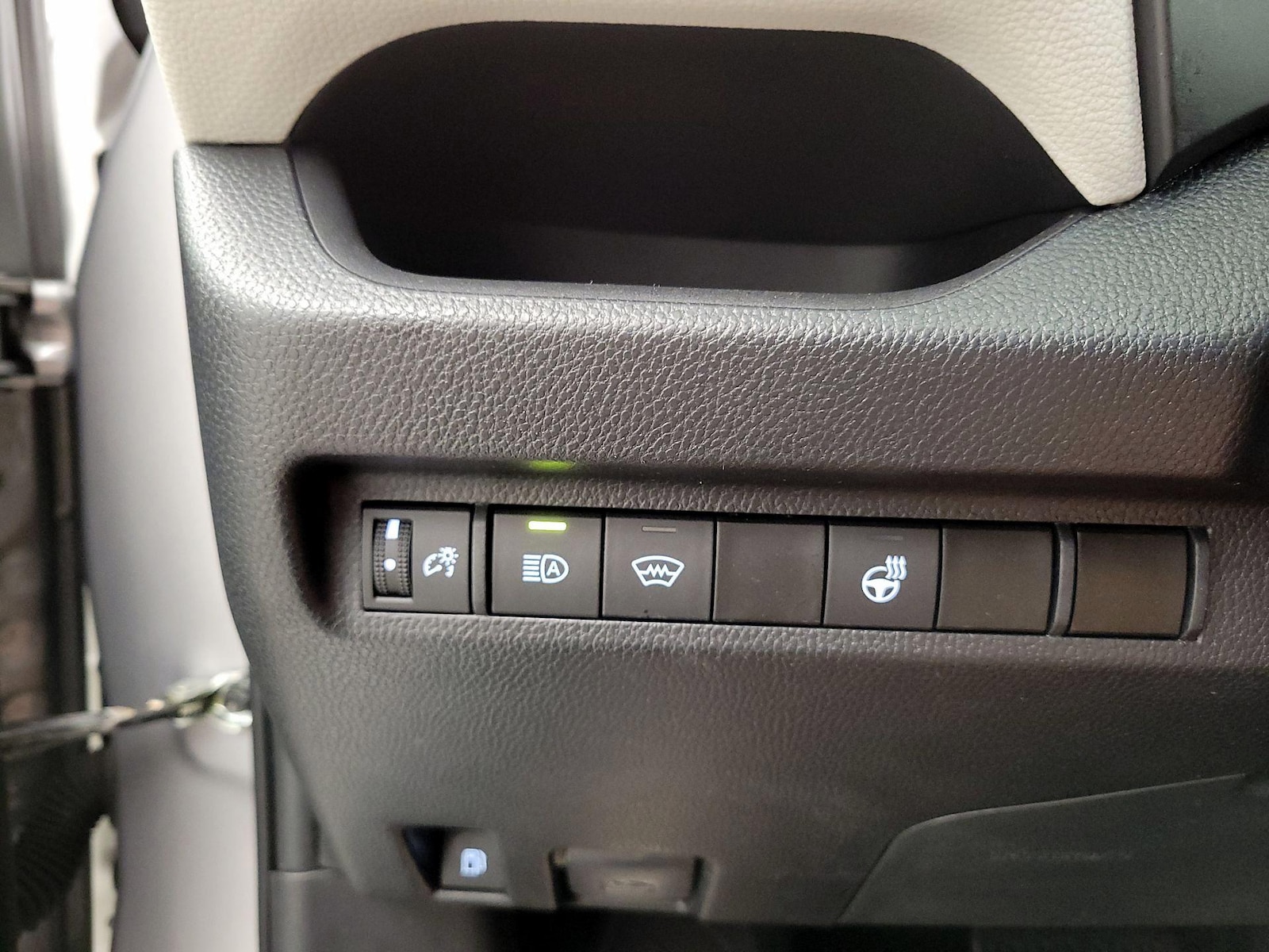 2024 Toyota RAV4 XLE - Photo 14