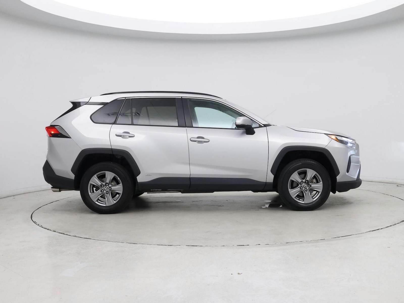 2024 Toyota RAV4 XLE - Photo 8