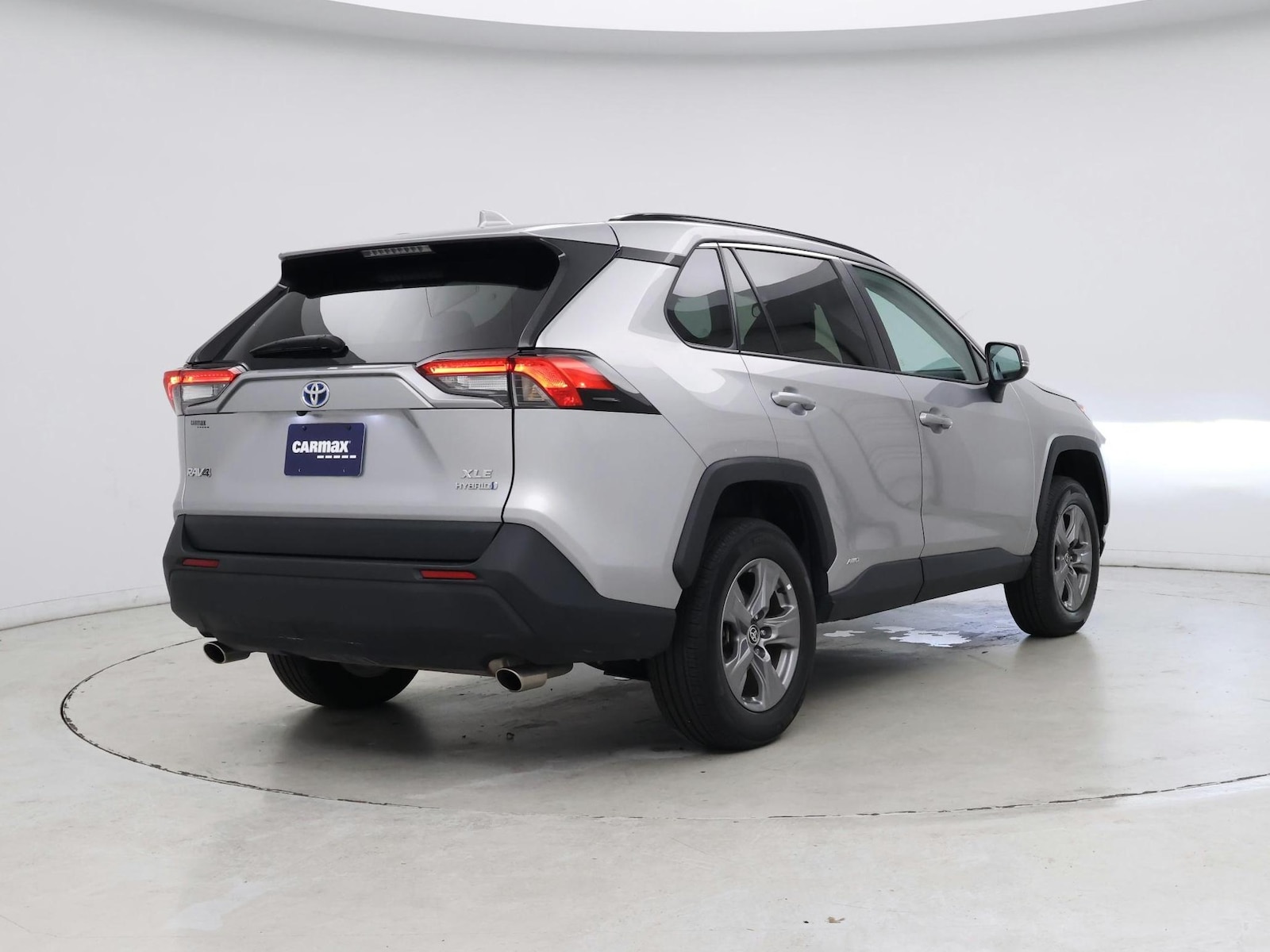 2024 Toyota RAV4 XLE - Photo 9