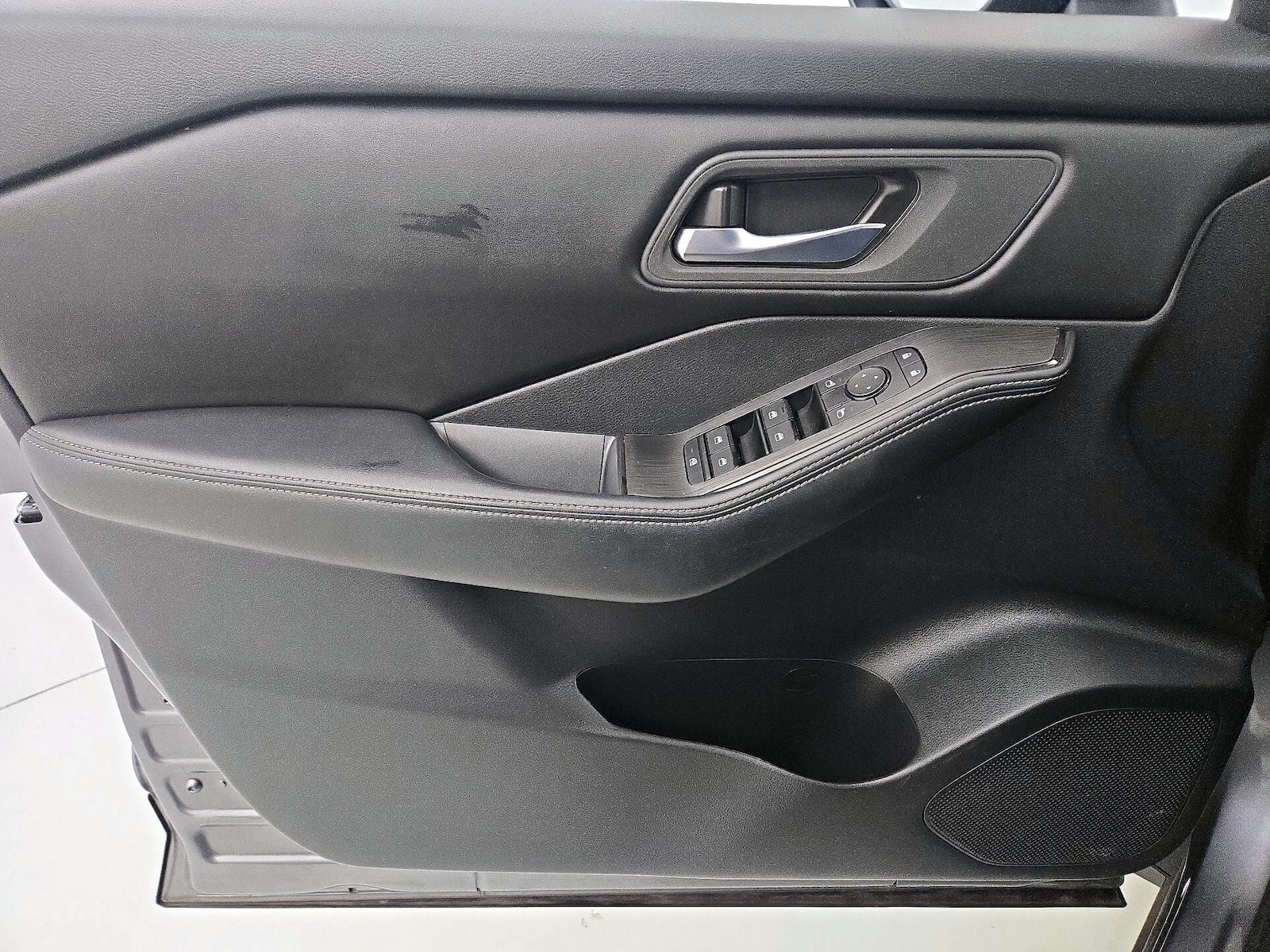 2024 Nissan Rogue SV - Photo 13