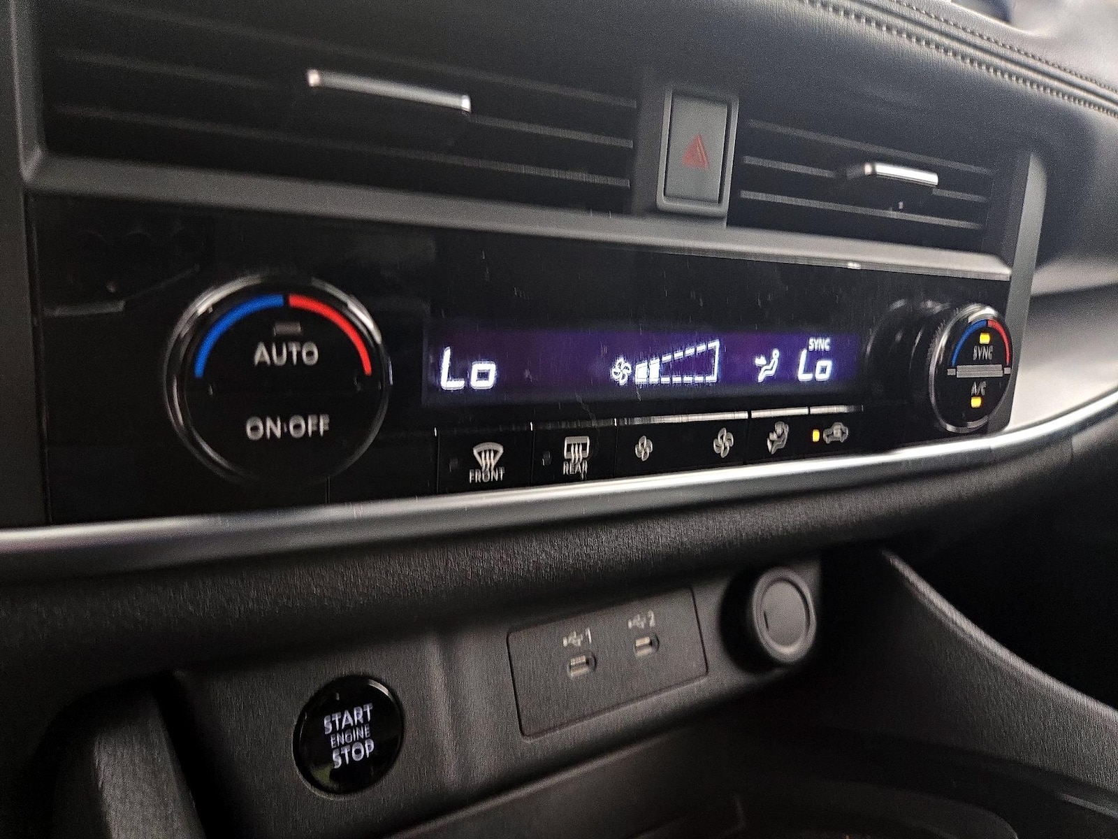 2024 Nissan Rogue SV - Photo 17