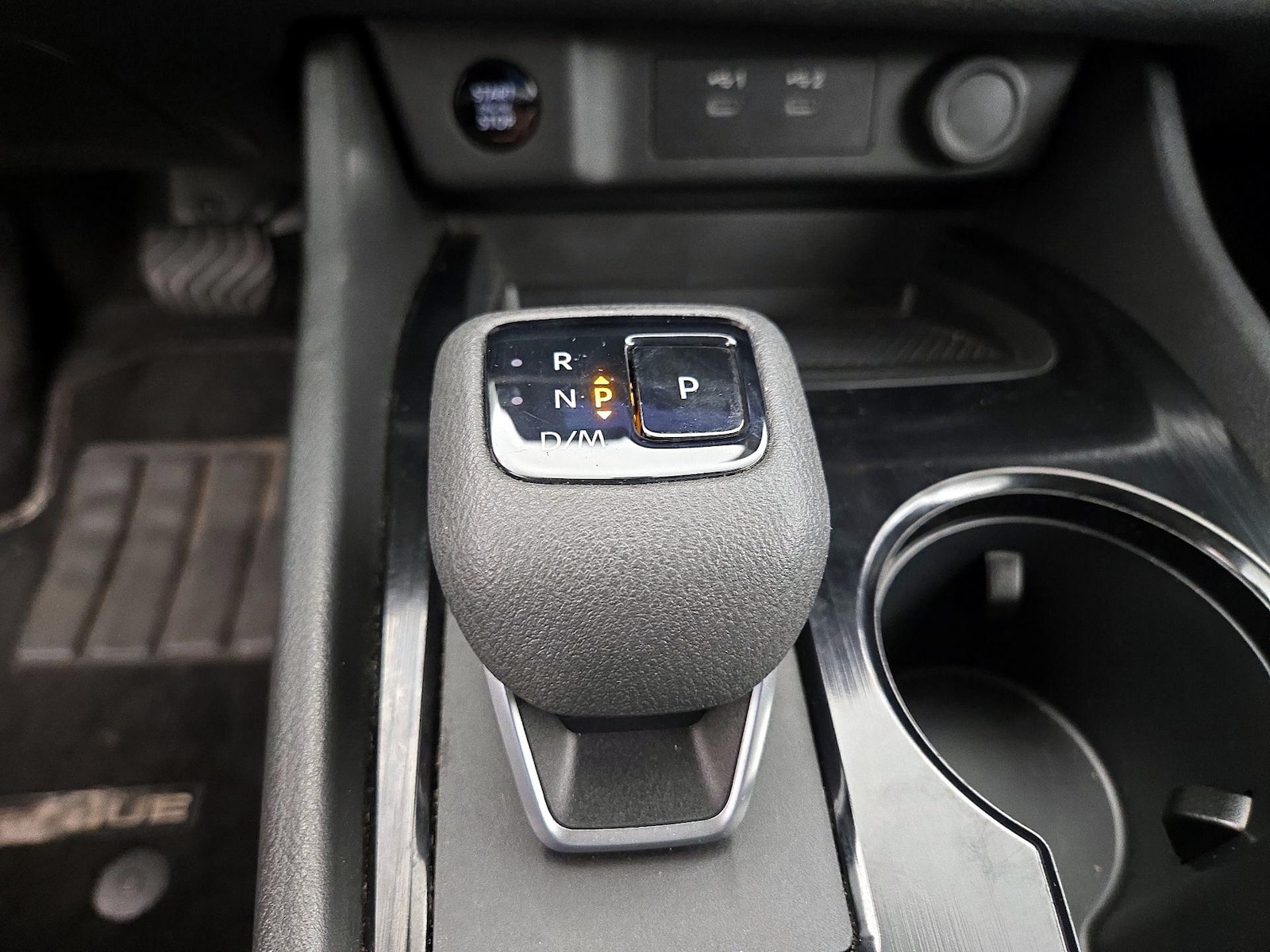 2024 Nissan Rogue SV - Photo 18