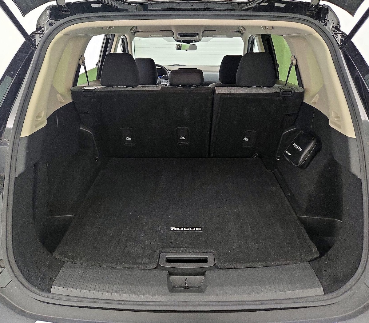 Trunk/Cargo (Seats Up)