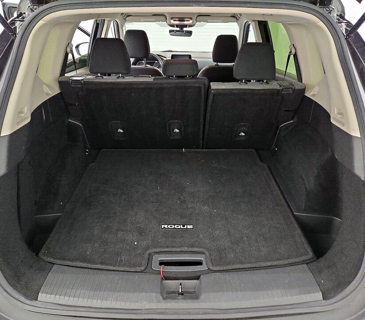 Trunk/Cargo (Seats Up)