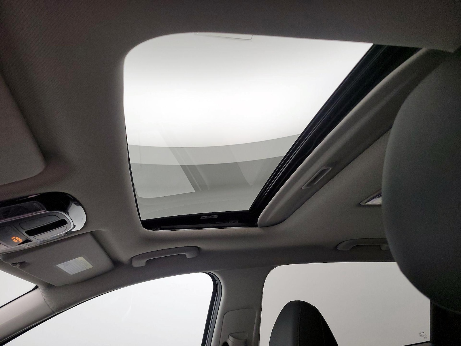 Sunroof(s) & Overhead Airbags