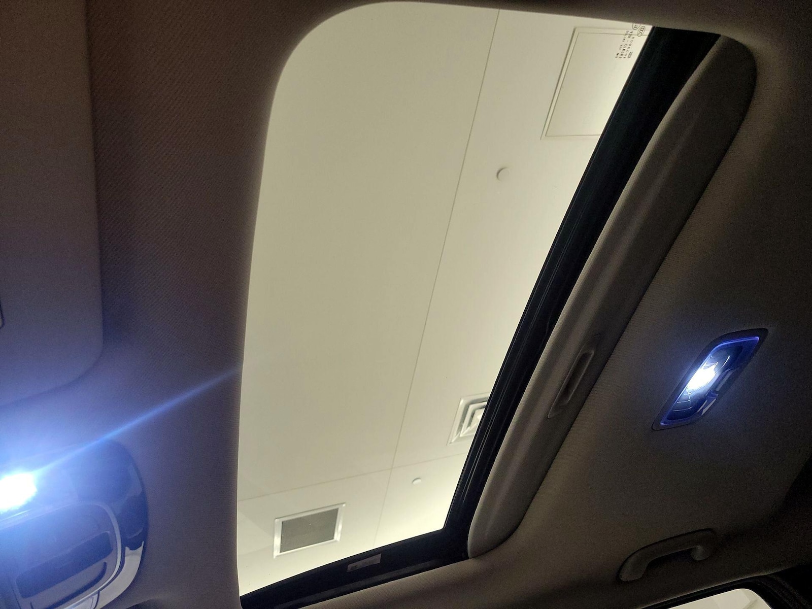 Sunroof(s) & Overhead Airbags