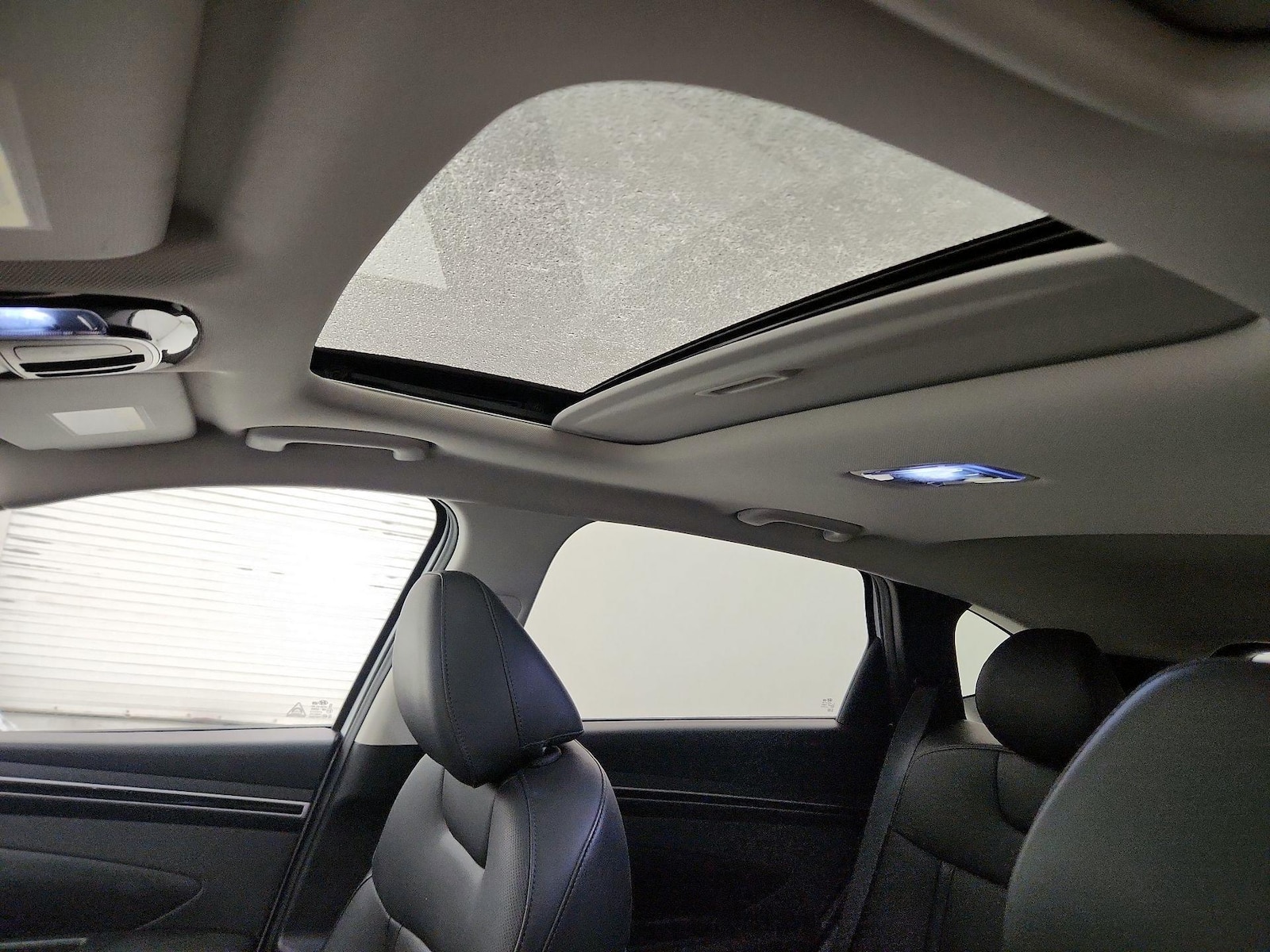 Sunroof(s) & Overhead Airbags