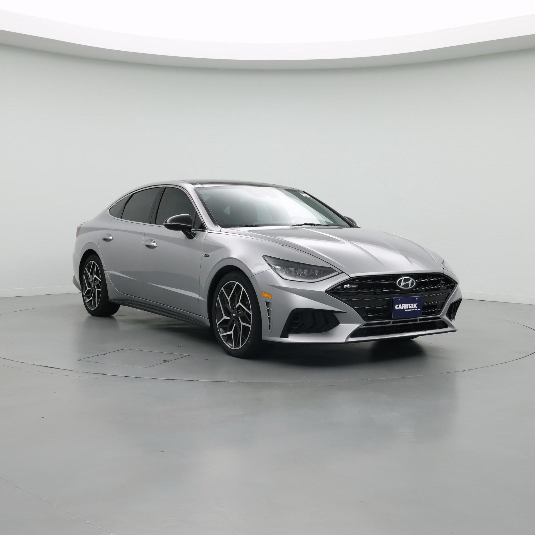 Silver 2023 Hyundai Sonata Sedan Front-Wheel Drive Automatic