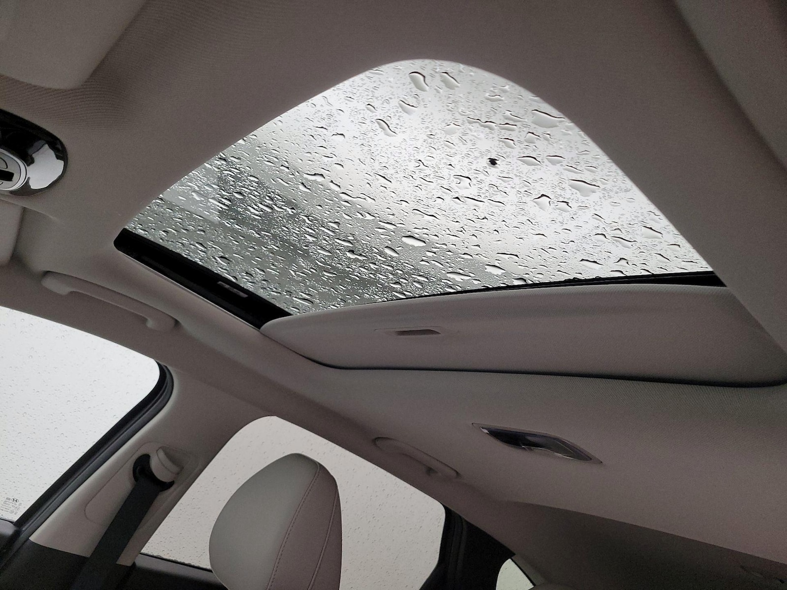Sunroof(s) & Overhead Airbags