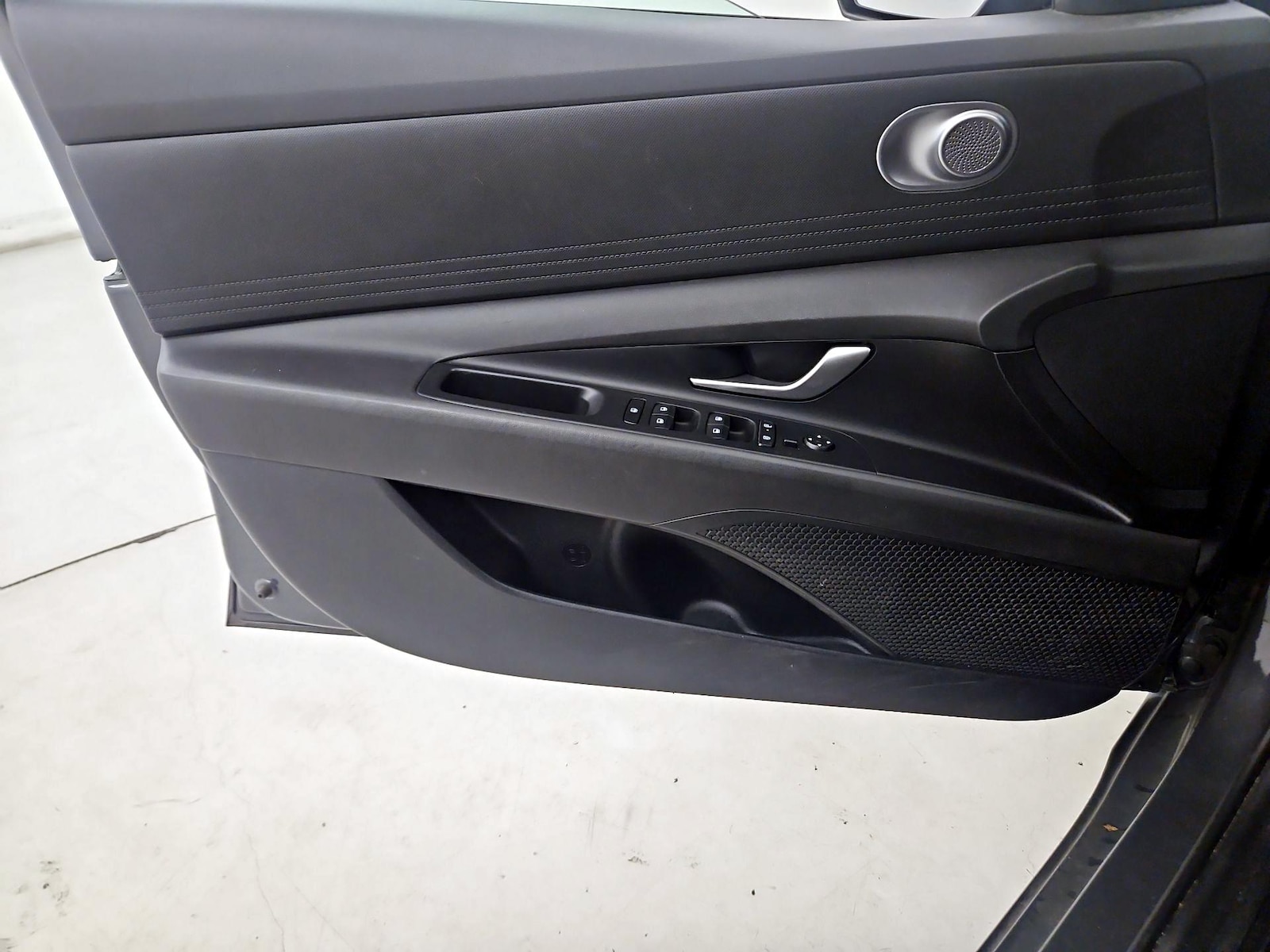 2024 Hyundai Elantra SE - Photo 13