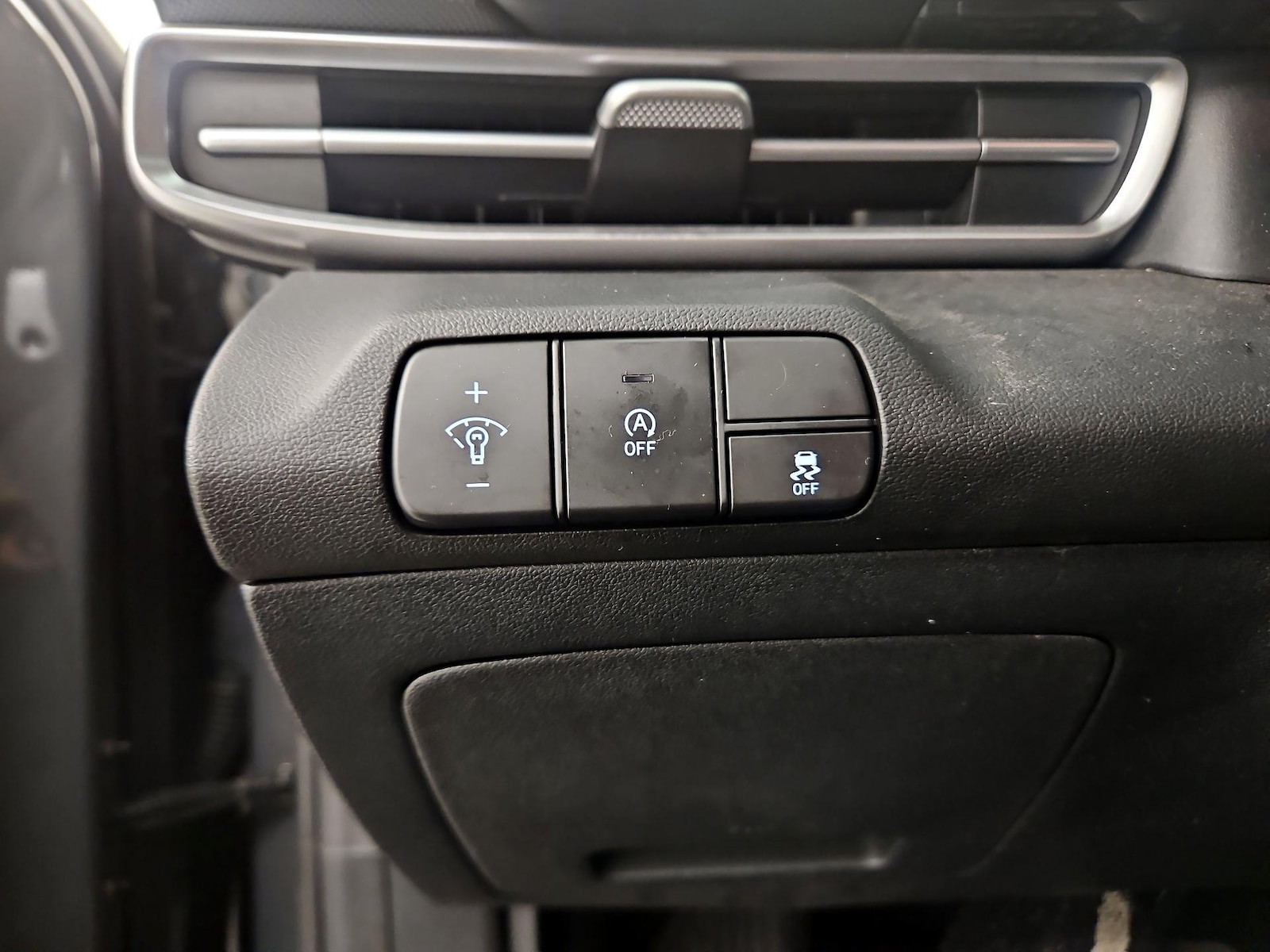 2024 Hyundai Elantra SE - Photo 14