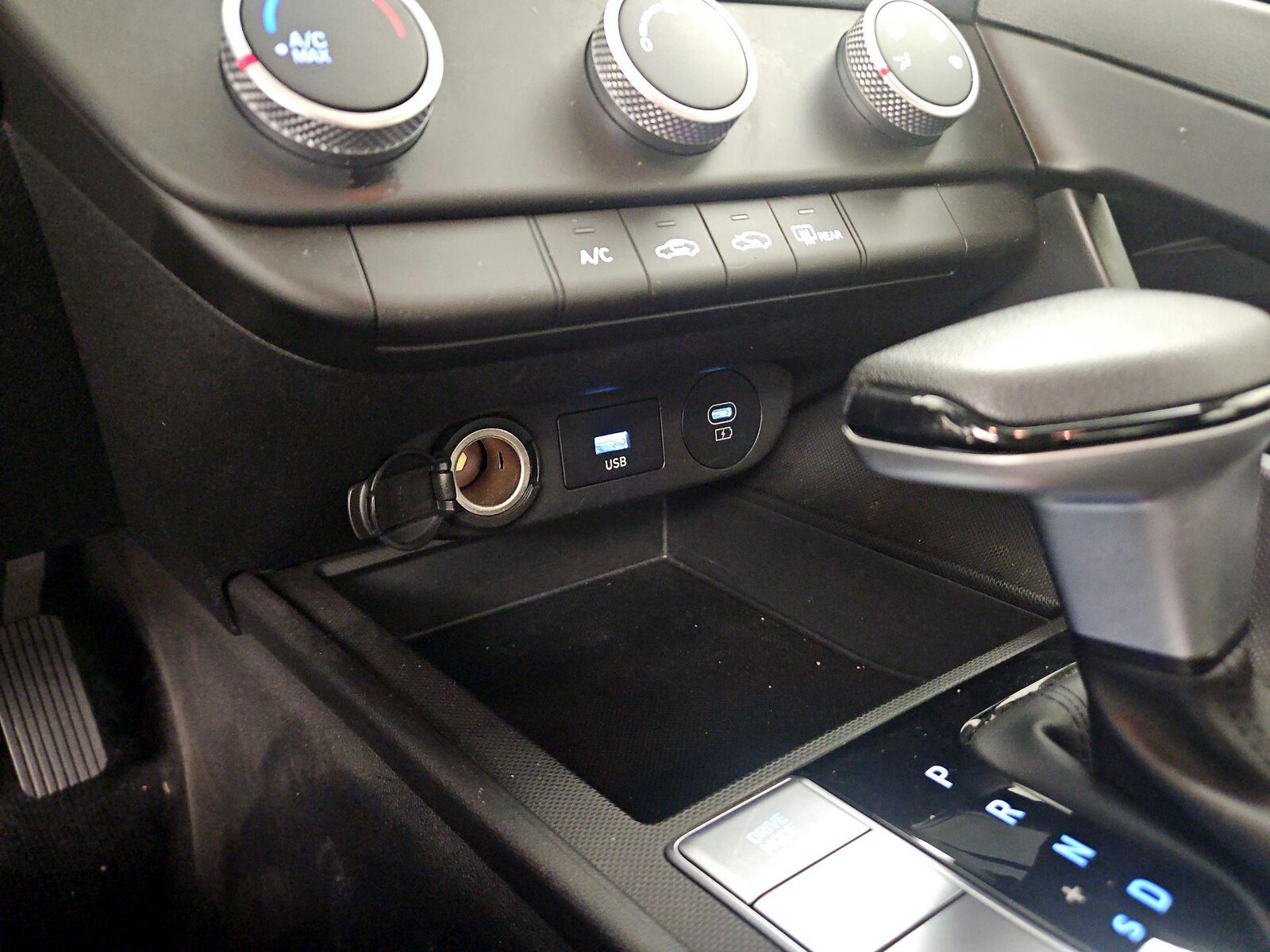 2024 Hyundai Elantra SE - Photo 19