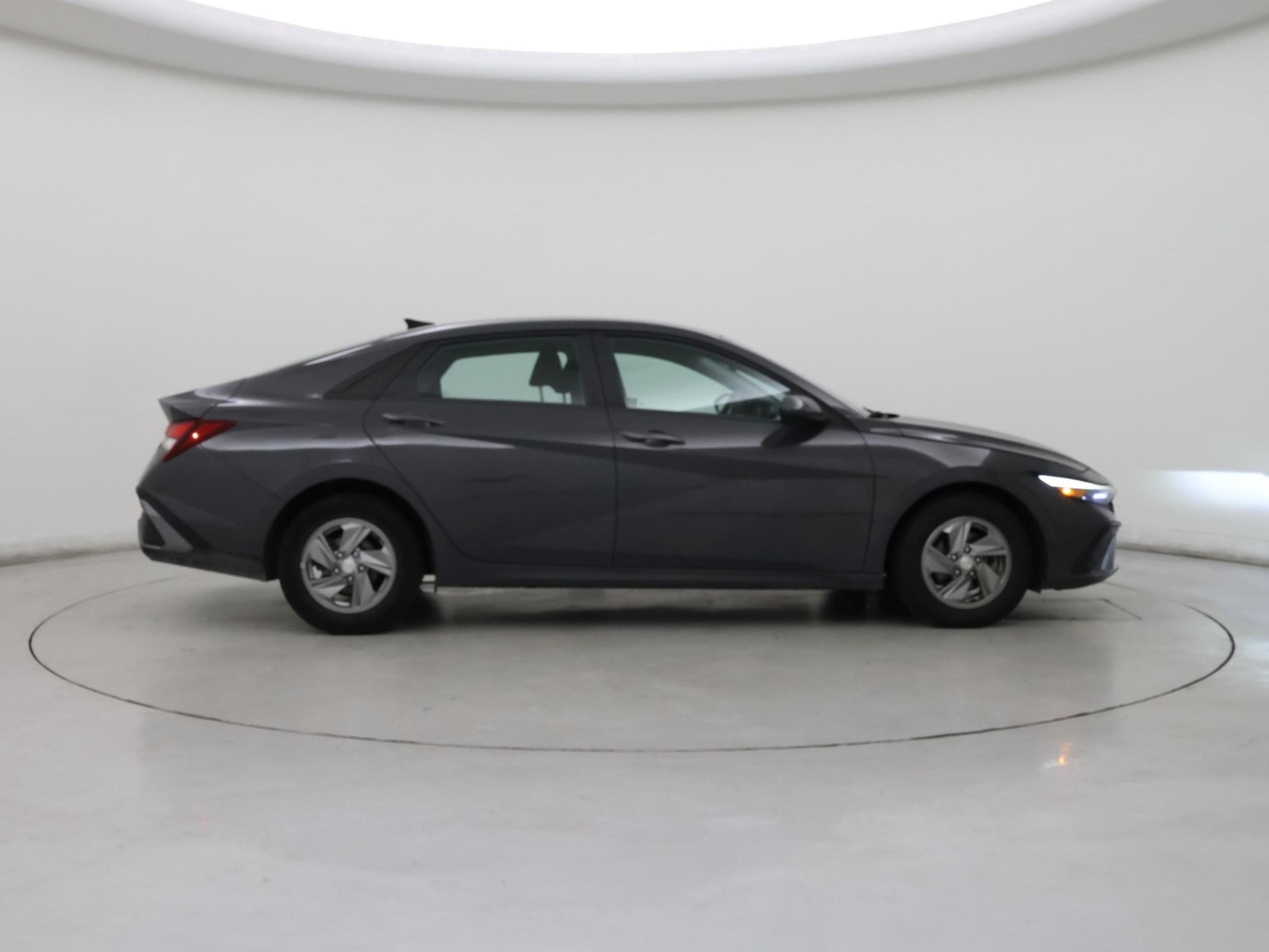 2024 Hyundai Elantra SE - Photo 8