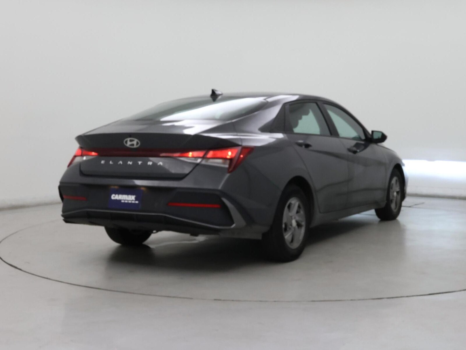 2024 Hyundai Elantra SE - Photo 9