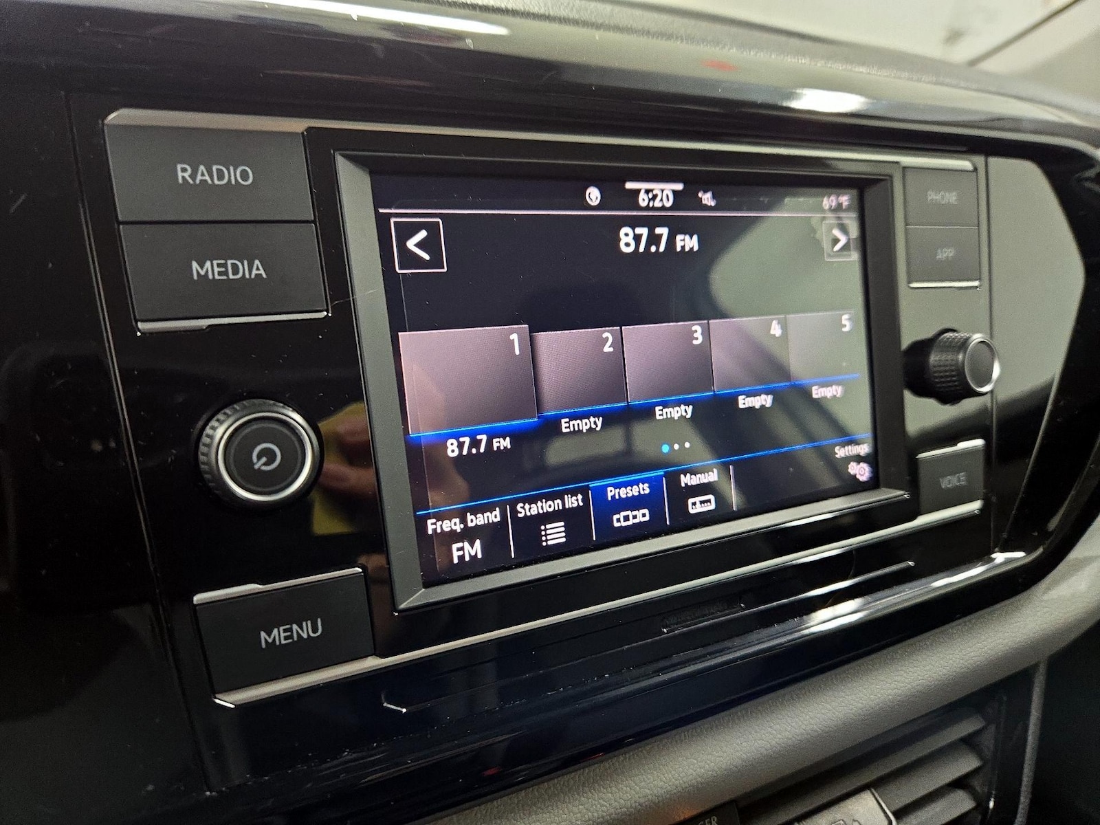 2022 Volkswagen Taos S - Photo 16