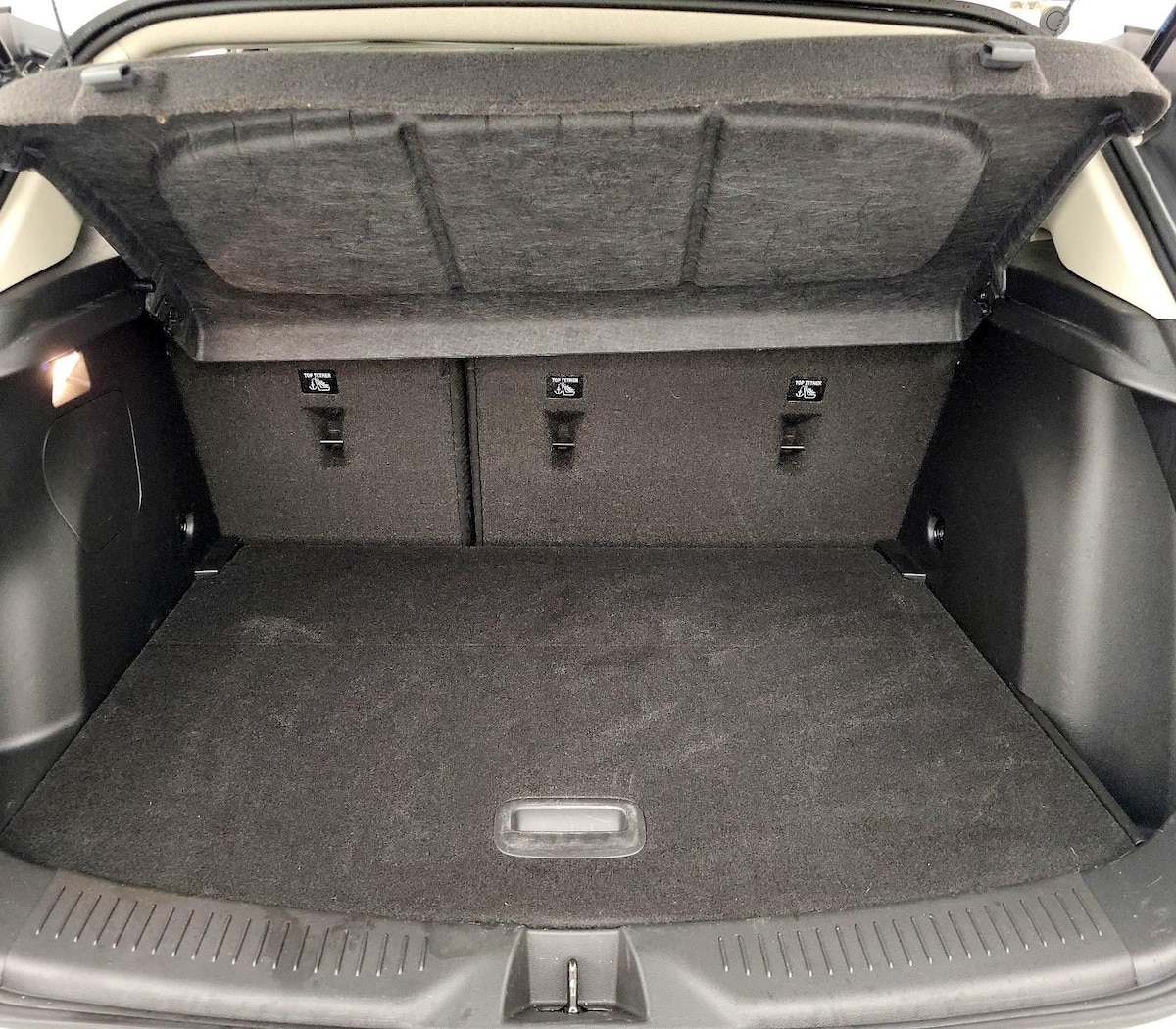 Trunk/Cargo (Seats Up)