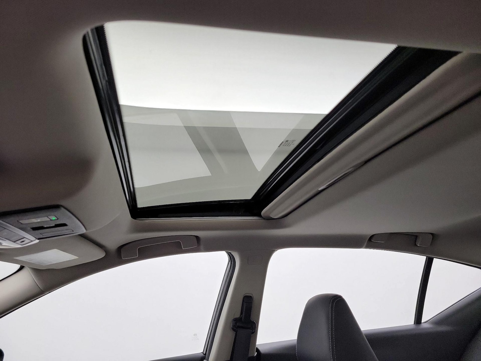Sunroof(s) & Overhead Airbags