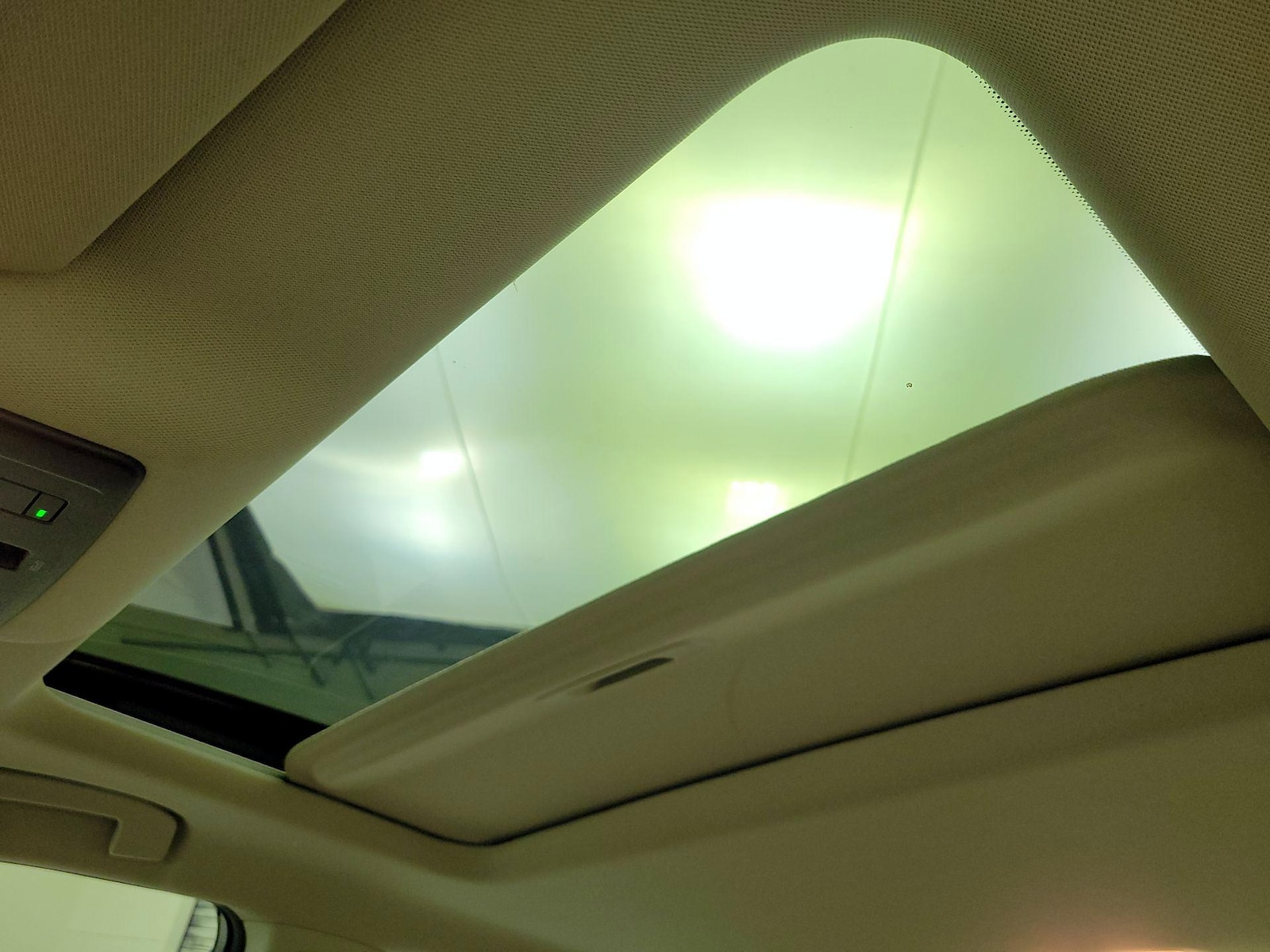 Sunroof(s) & Overhead Airbags