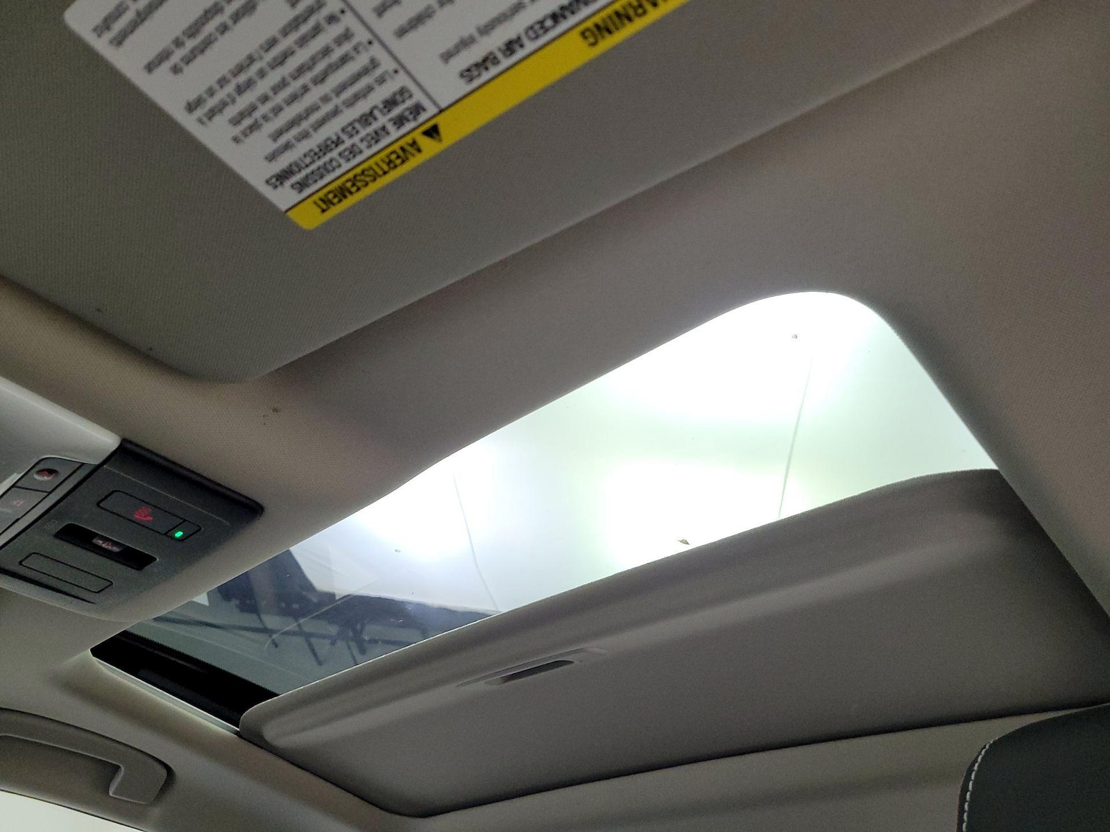 Sunroof(s) & Overhead Airbags
