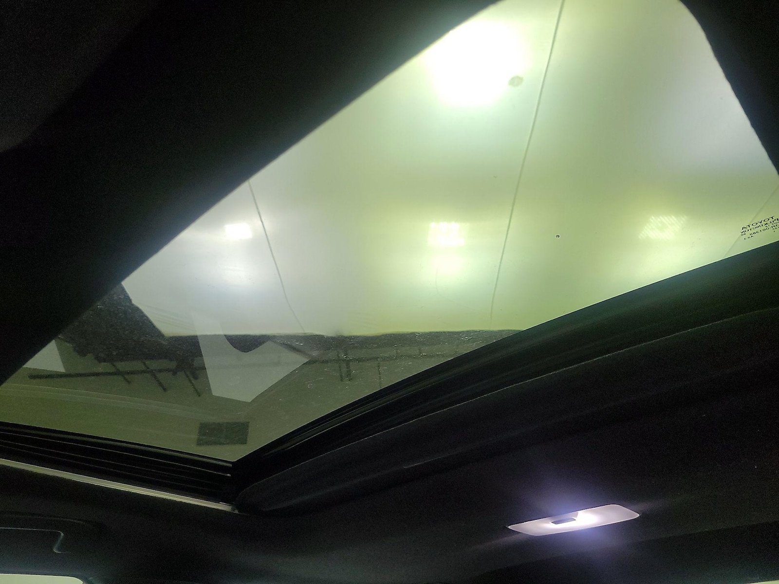 Sunroof(s) & Overhead Airbags