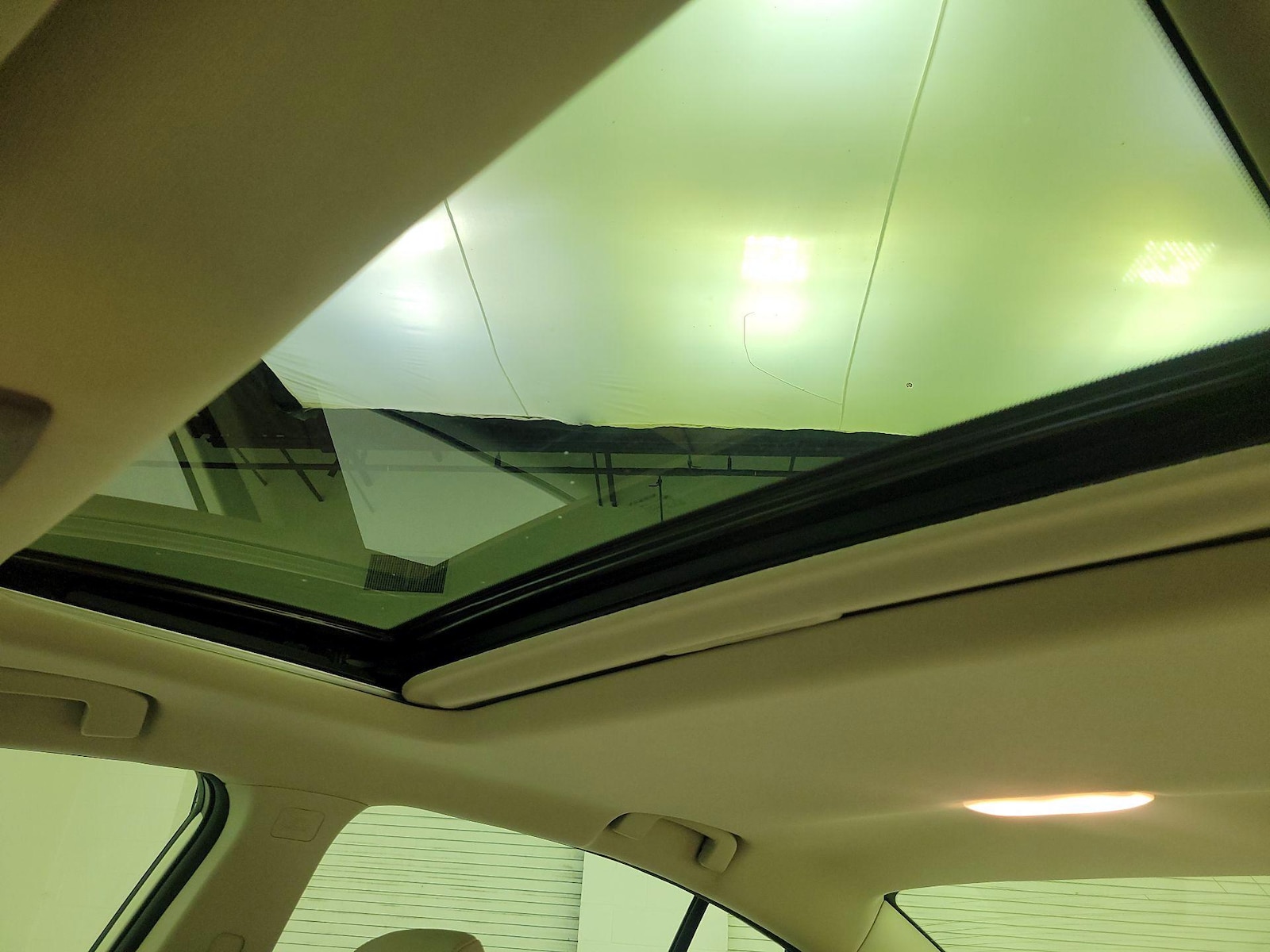 Sunroof(s) & Overhead Airbags