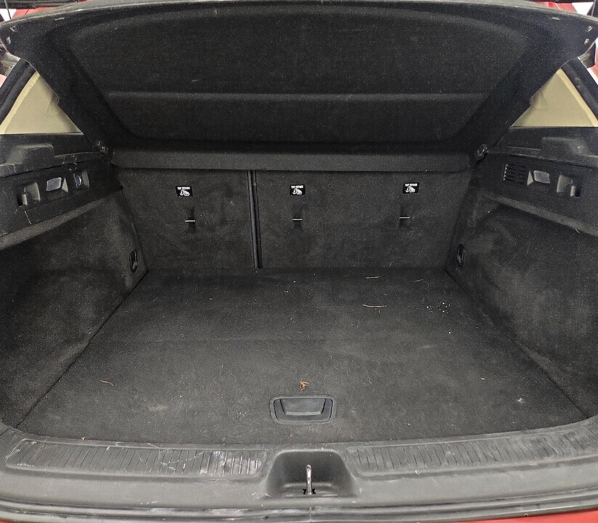 Trunk/Cargo (Seats Up)